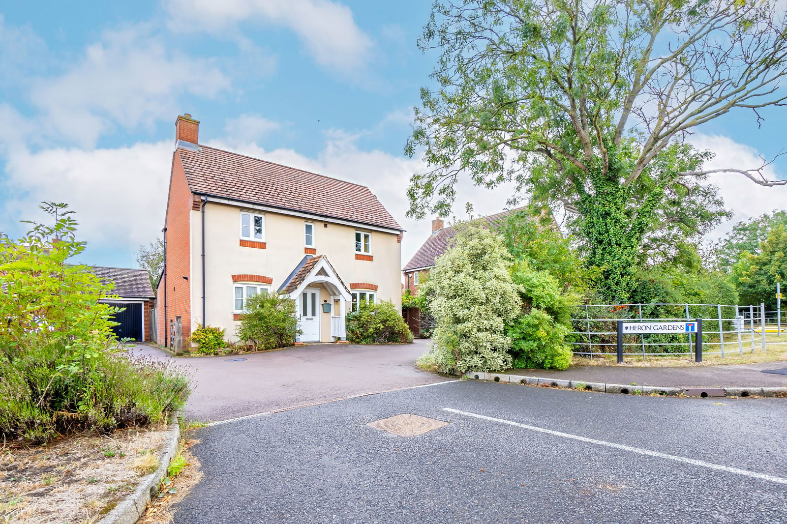 4 bed detached house for sale in Heron Gardens, Bedford  - Property Image 1