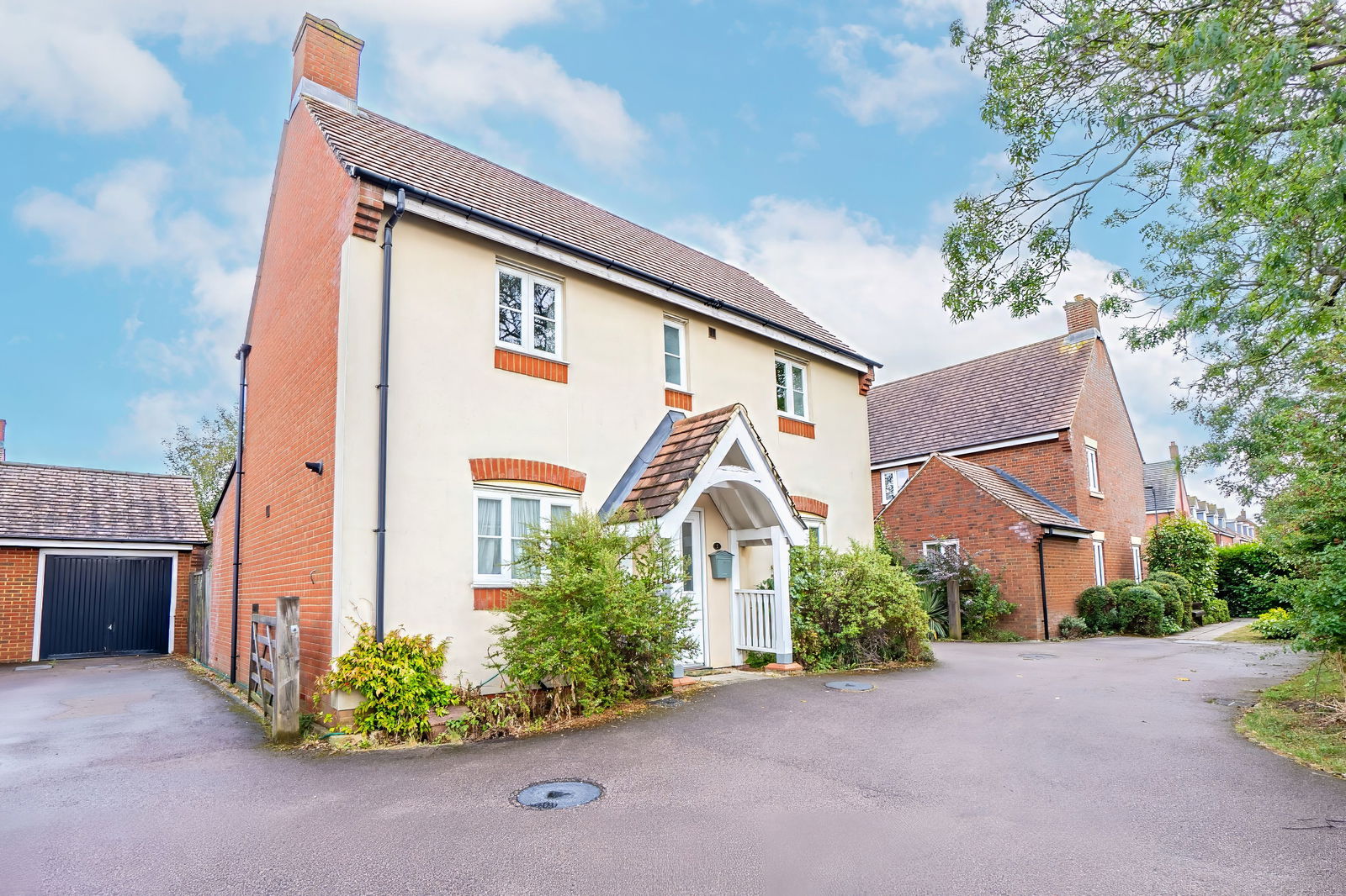 4 bed detached house for sale in Heron Gardens, Bedford  - Property Image 33