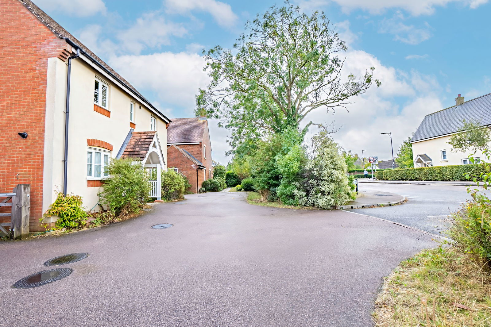 4 bed detached house for sale in Heron Gardens, Bedford  - Property Image 34