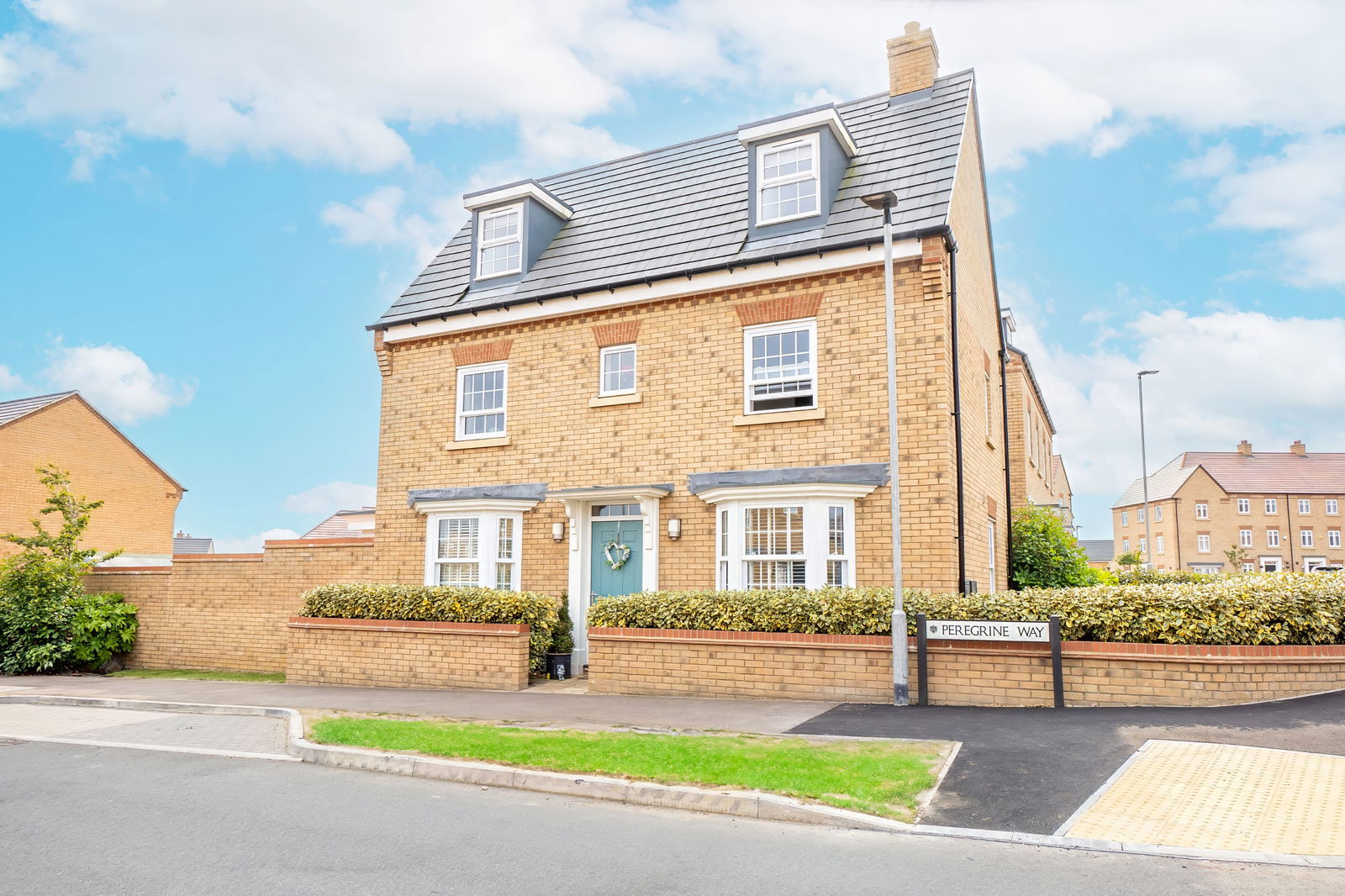 4 bed detached house for sale in Peregrine Way, Wixams  - Property Image 1