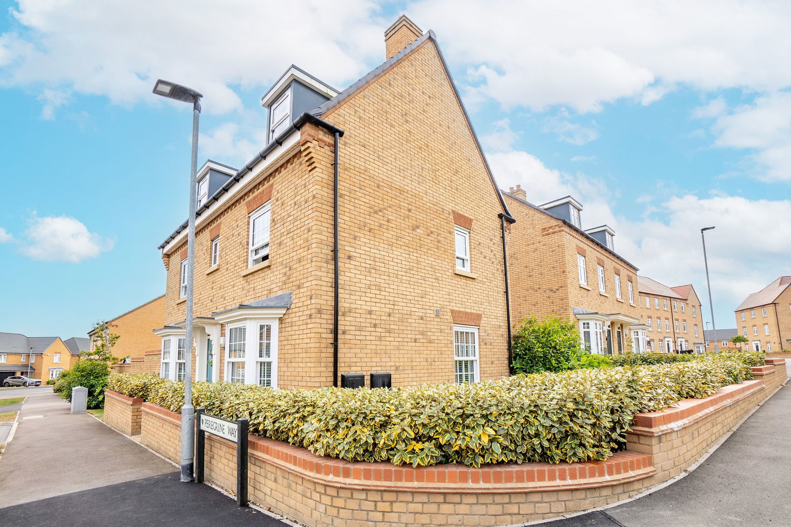 4 bed detached house for sale in Peregrine Way, Wixams  - Property Image 40