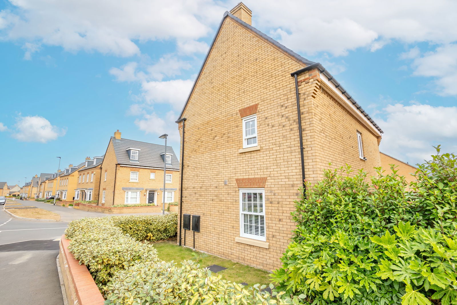 4 bed detached house for sale in Peregrine Way, Wixams  - Property Image 41