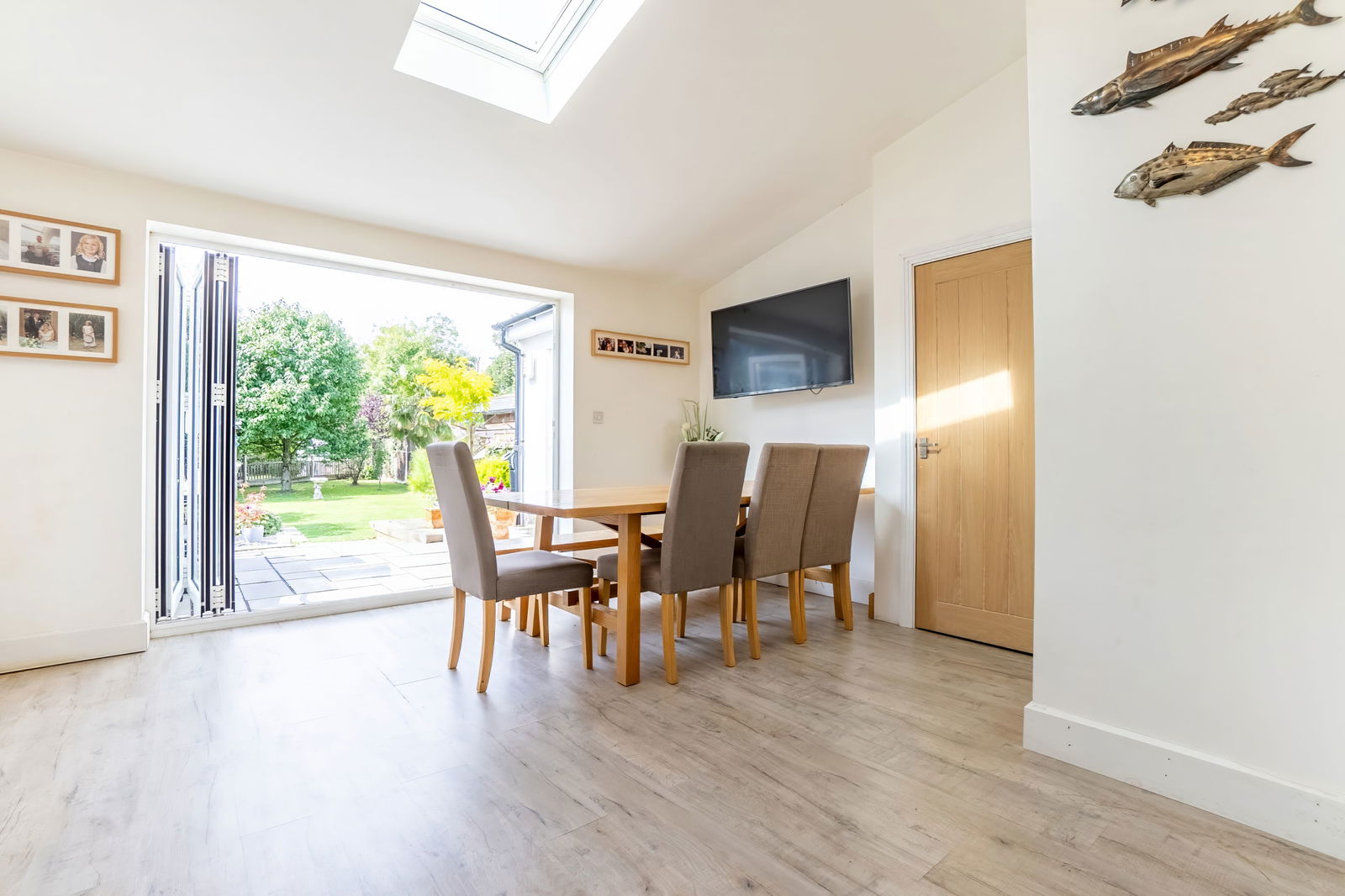 4 bed semi-detached house for sale in Wood Lane, Bedford  - Property Image 5