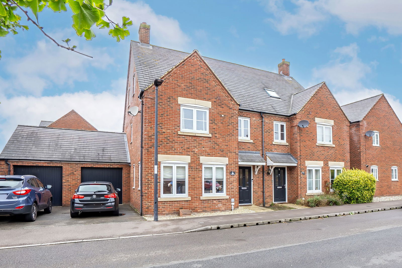 5 bed semi-detached house for sale in Kingfisher Road, Bedford  - Property Image 1