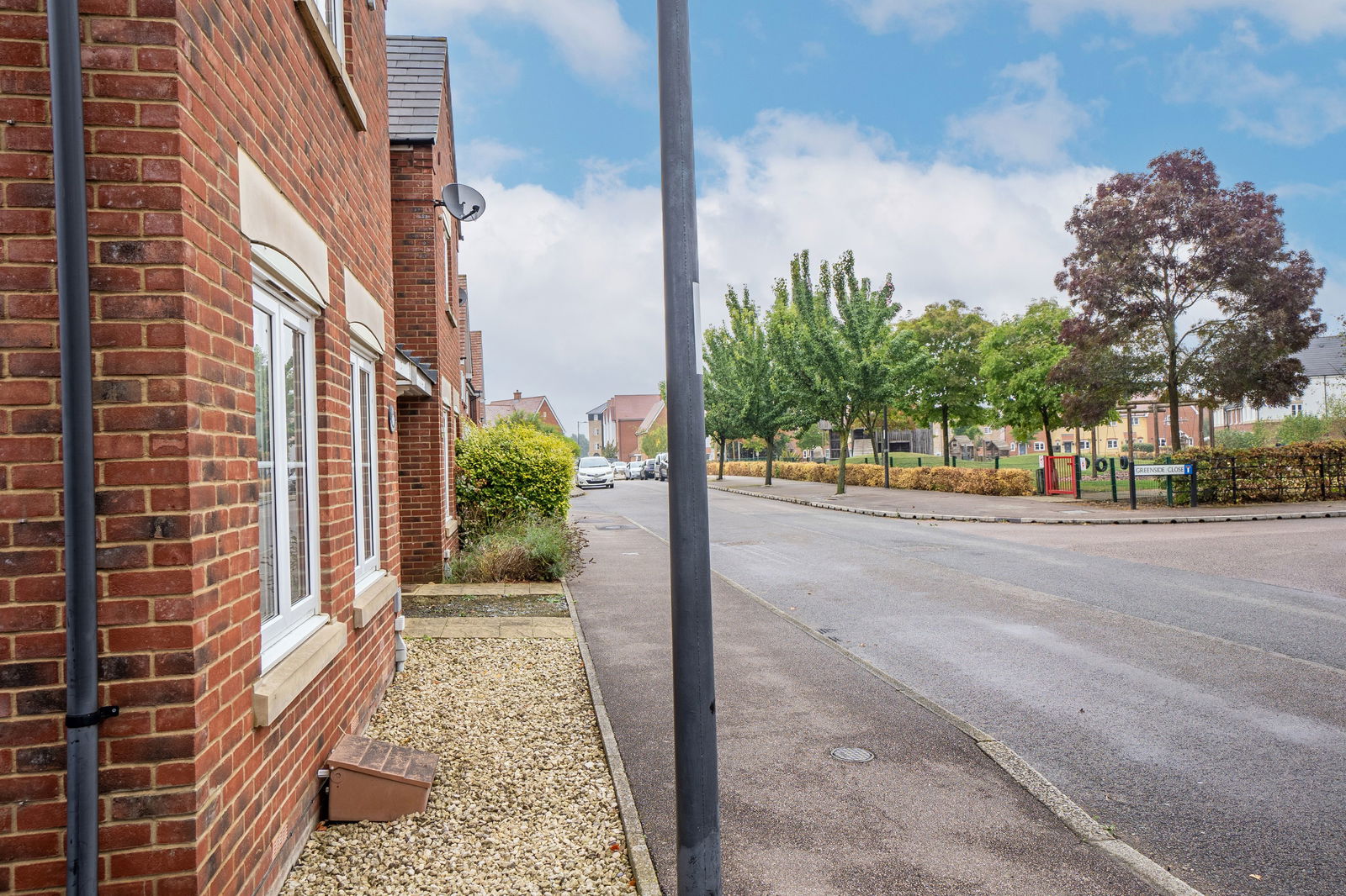 5 bed semi-detached house for sale in Kingfisher Road, Bedford  - Property Image 37