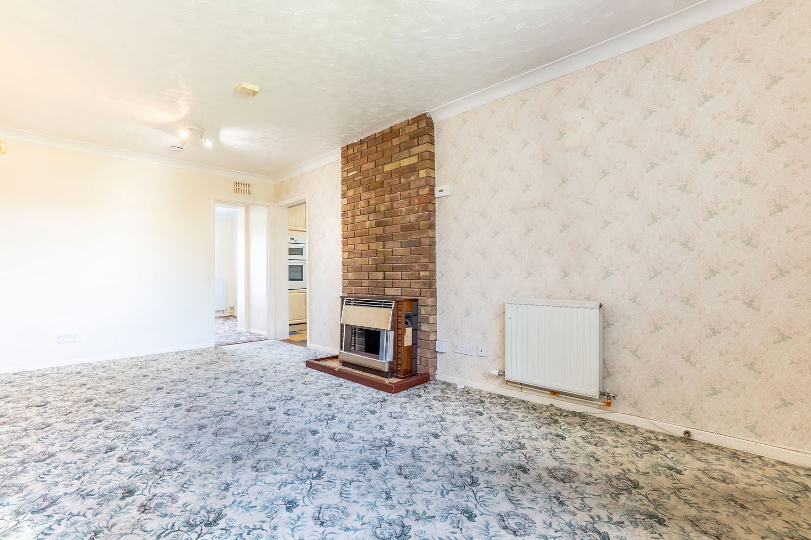 3 bed semi-detached house for sale in Wood Lane, Bedford  - Property Image 3