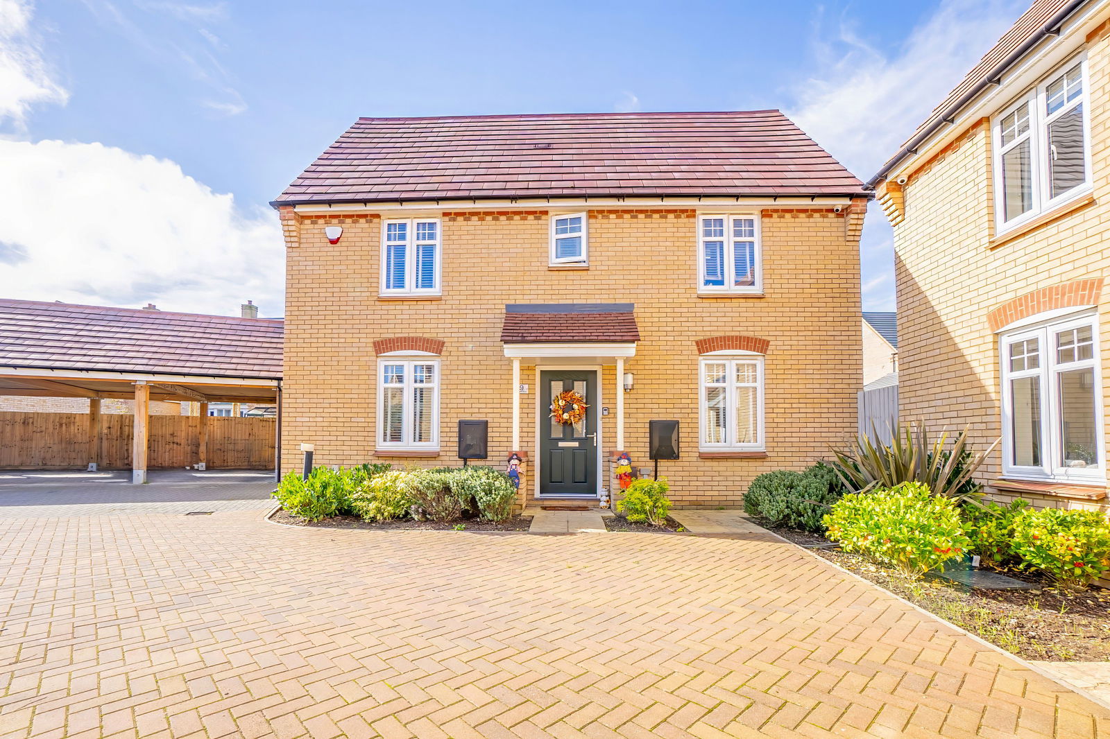 3 bed detached house for sale in Cadwall Drive, Bedford  - Property Image 1