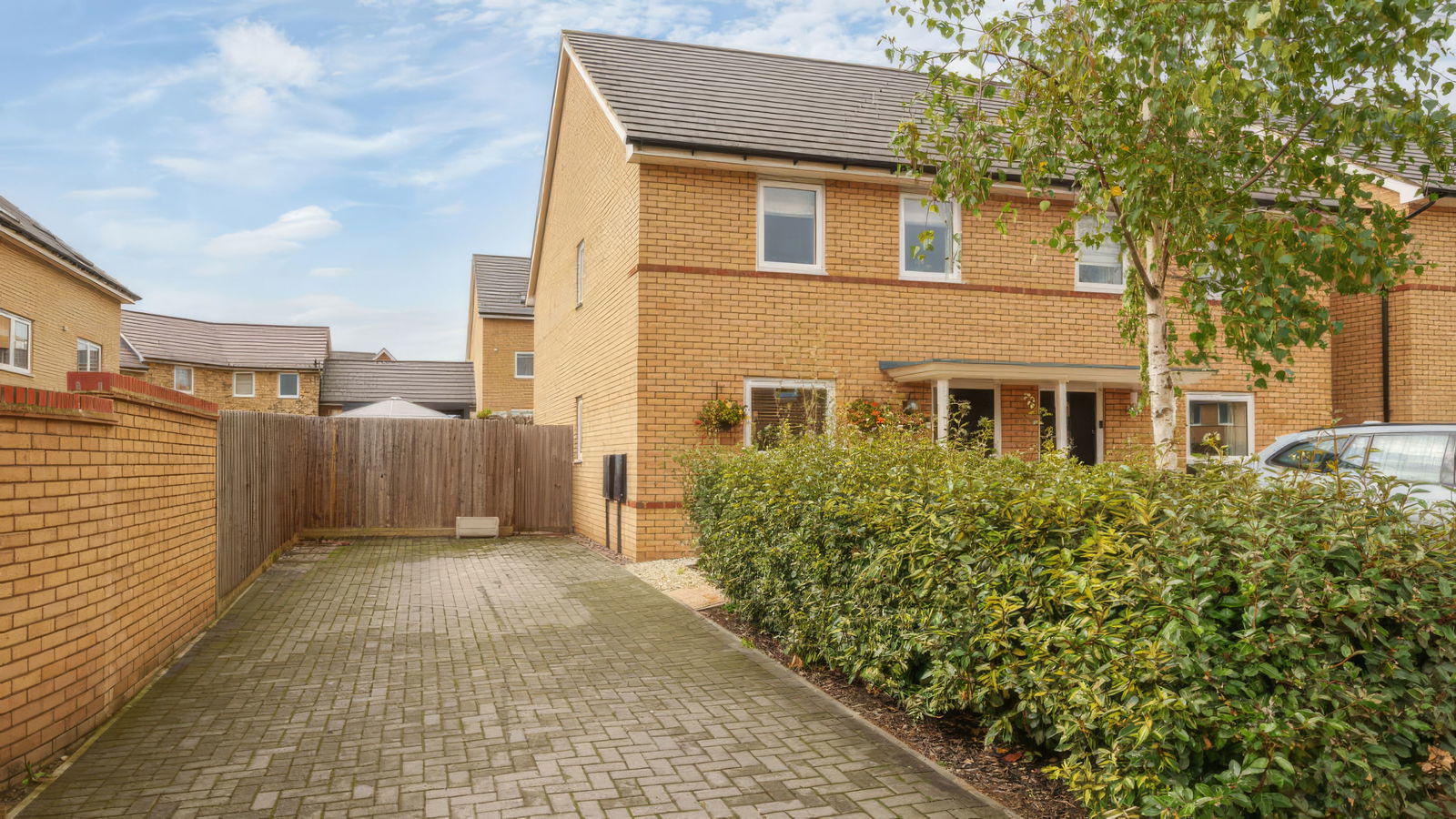 3 bed end of terrace house for sale in Roe Deer Place, Bedford  - Property Image 2