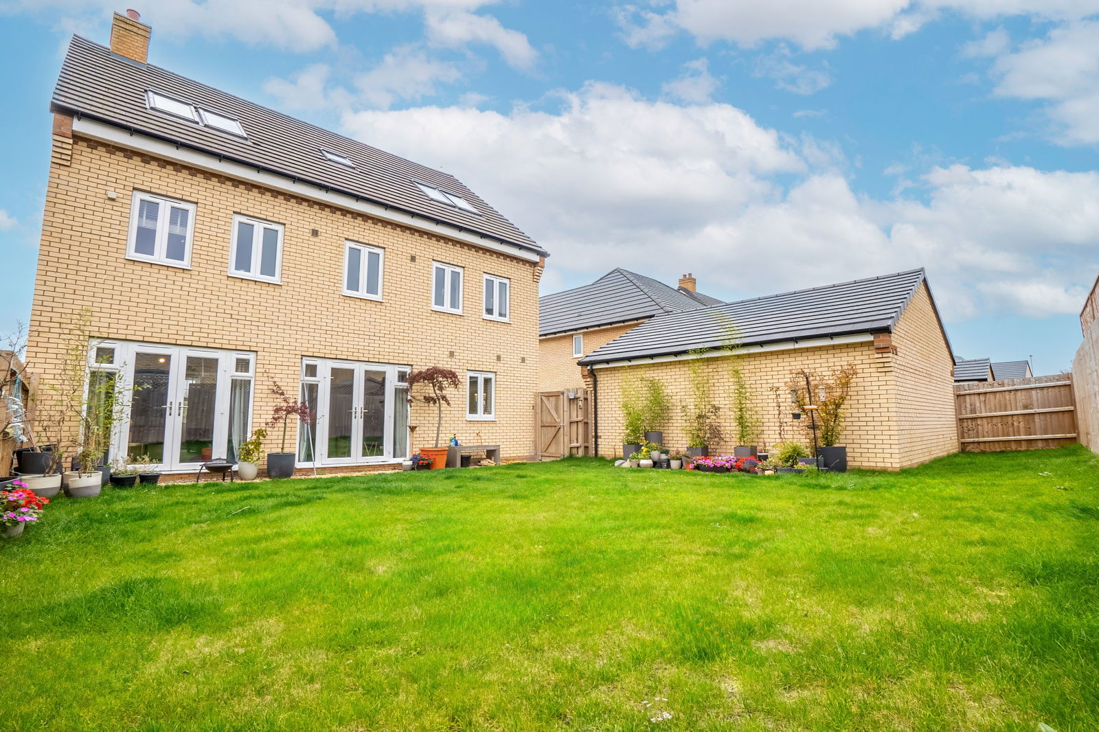 5 bed detached house for sale in Blackbird Close, Bedford  - Property Image 25