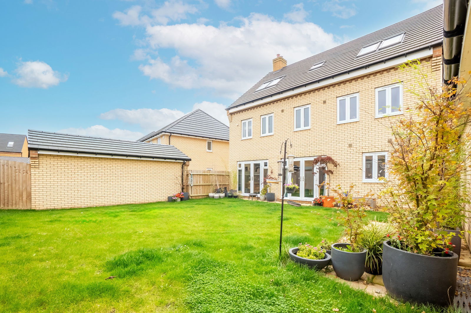 5 bed detached house for sale in Blackbird Close, Bedford  - Property Image 47