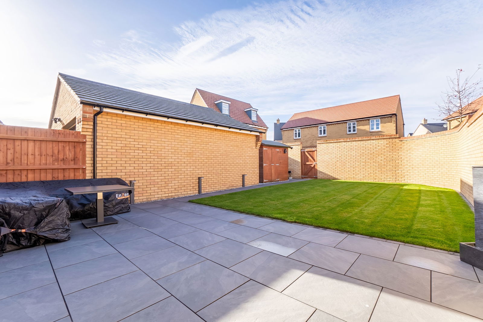 3 bed detached house for sale in Thorne Close, Bedford  - Property Image 2