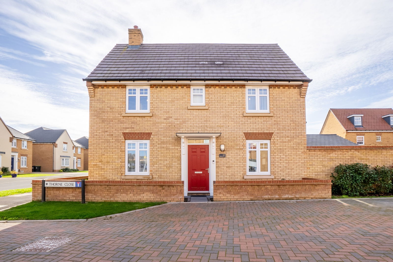 3 bed detached house for sale in Thorne Close, Bedford  - Property Image 1