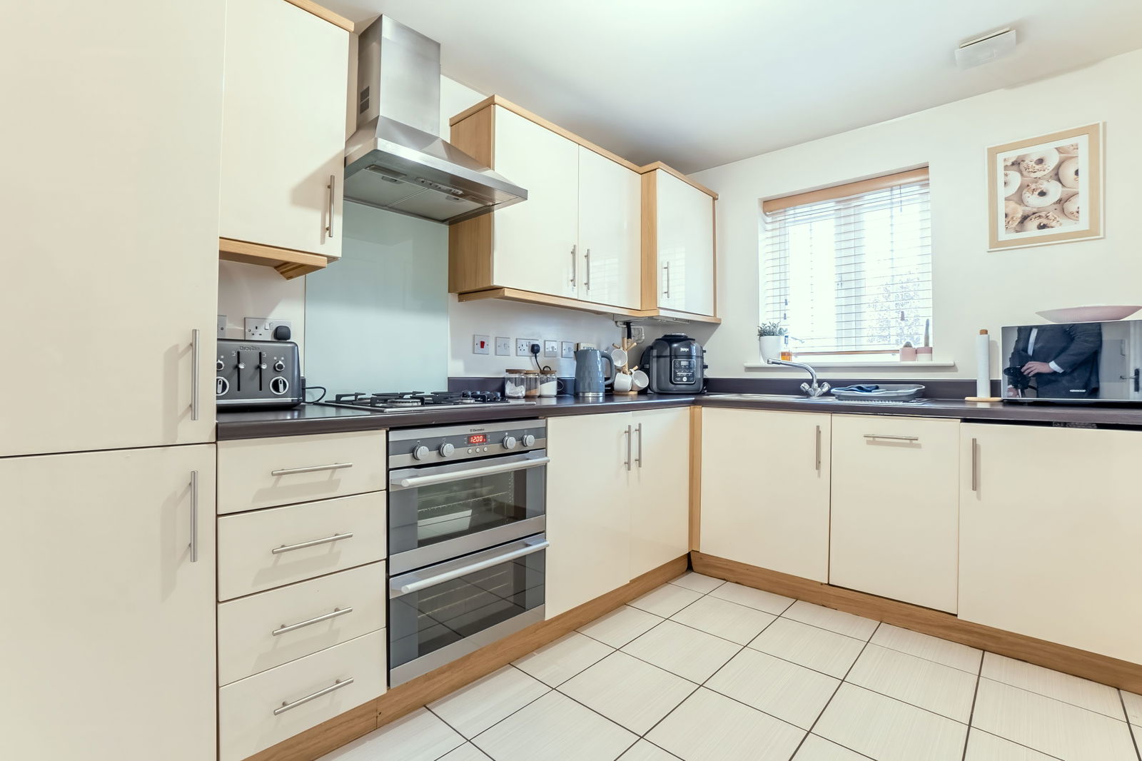 3 bed semi-detached house for sale in Fieldfare View, Bedford  - Property Image 5