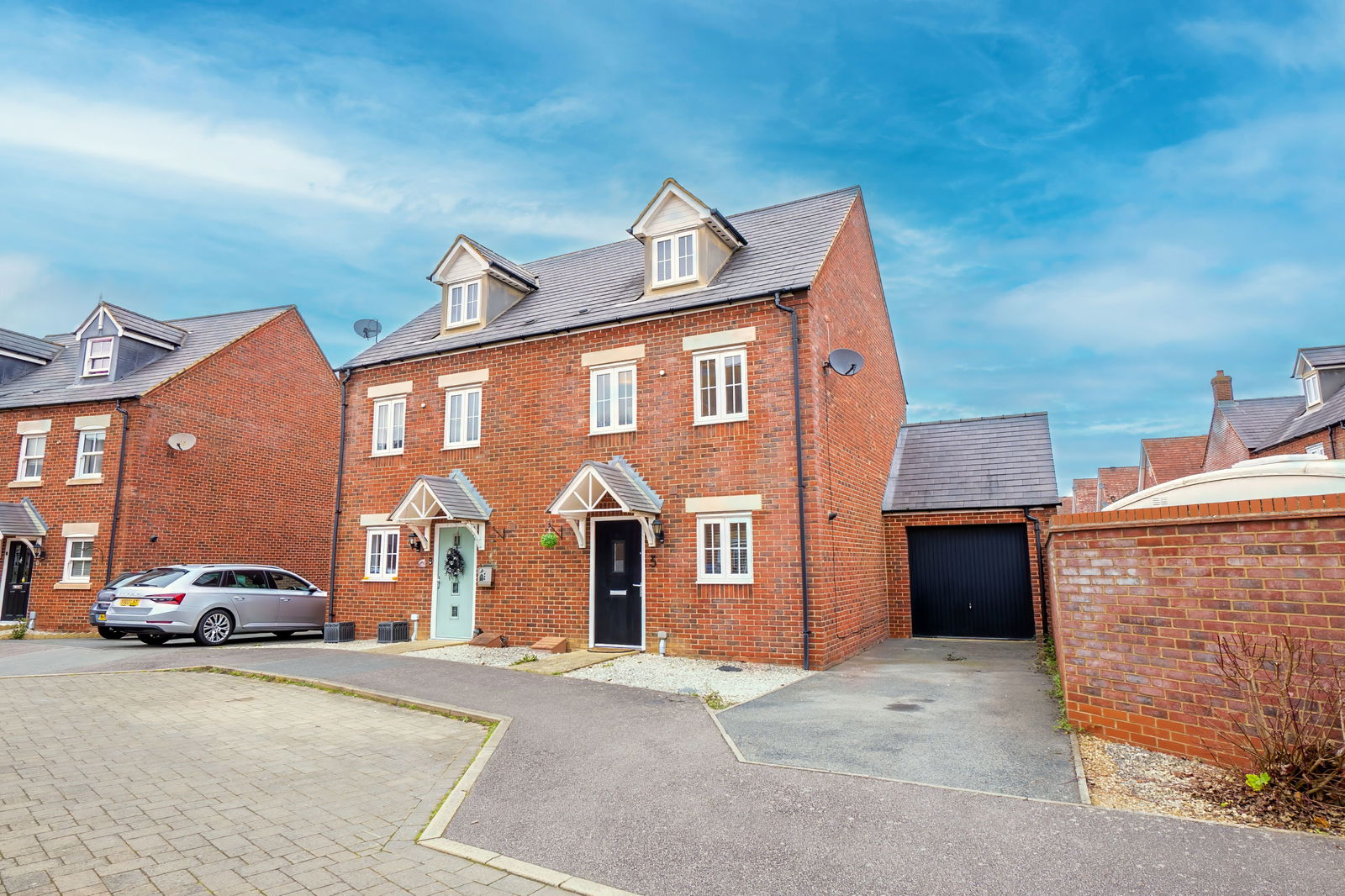 3 bed semi-detached house for sale in Fieldfare View, Bedford  - Property Image 2