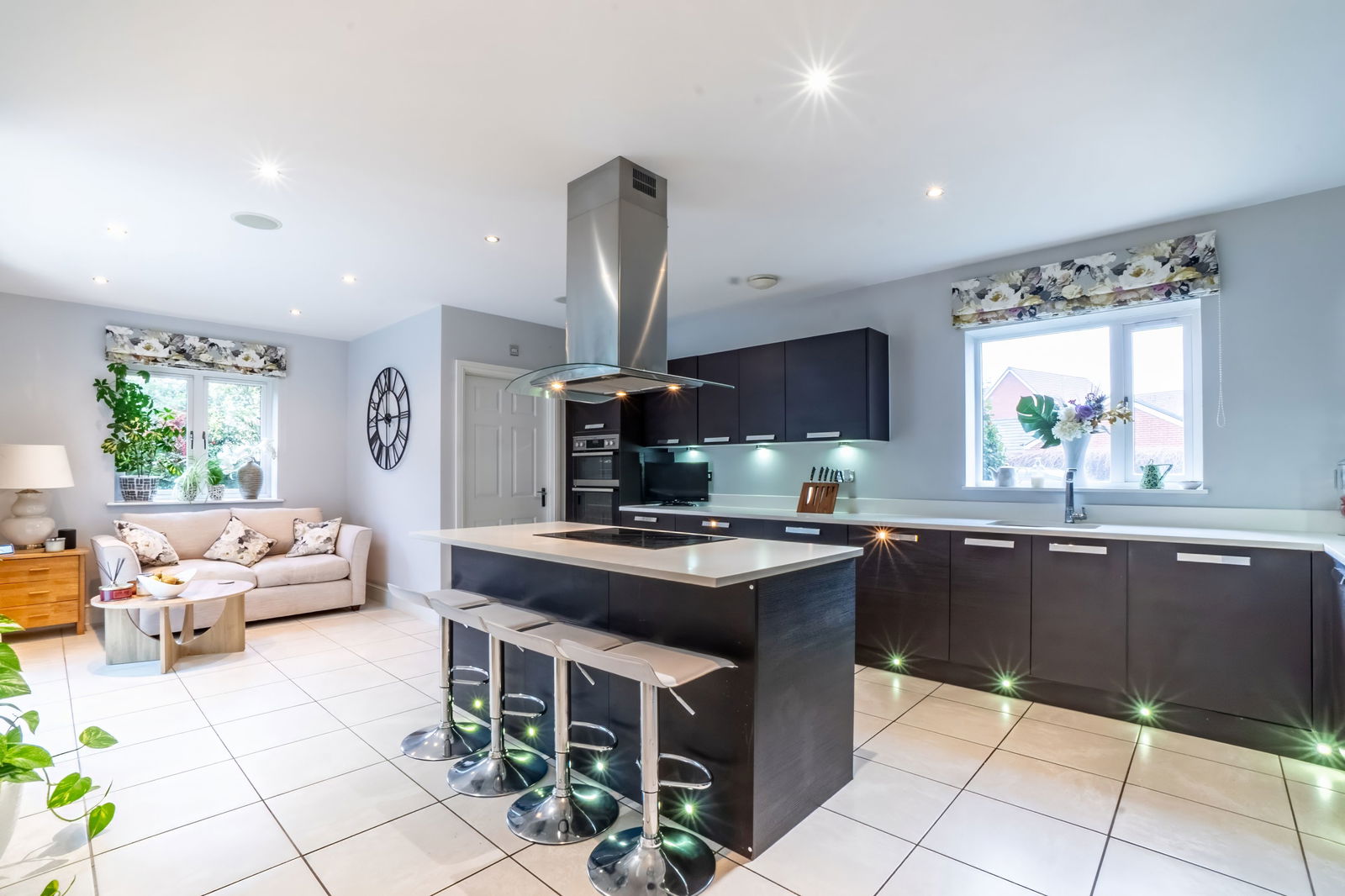 4 bed detached house for sale in Folkes Road, Bedford  - Property Image 1