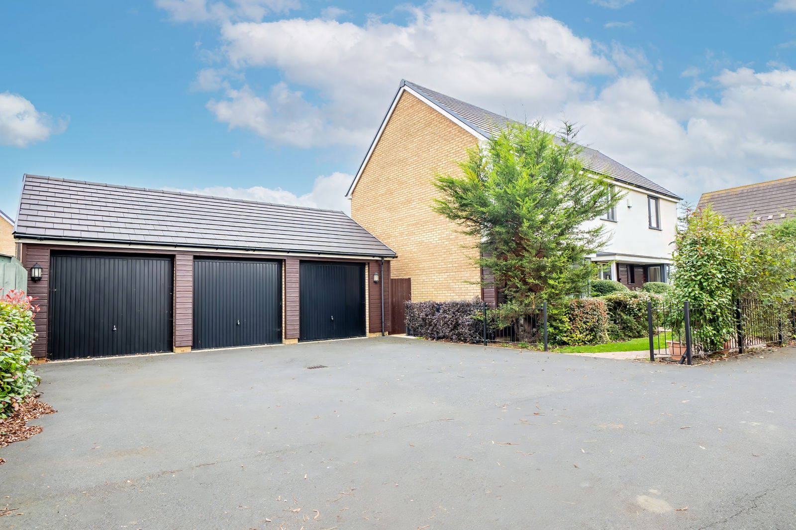 4 bed detached house for sale in Folkes Road, Bedford  - Property Image 27