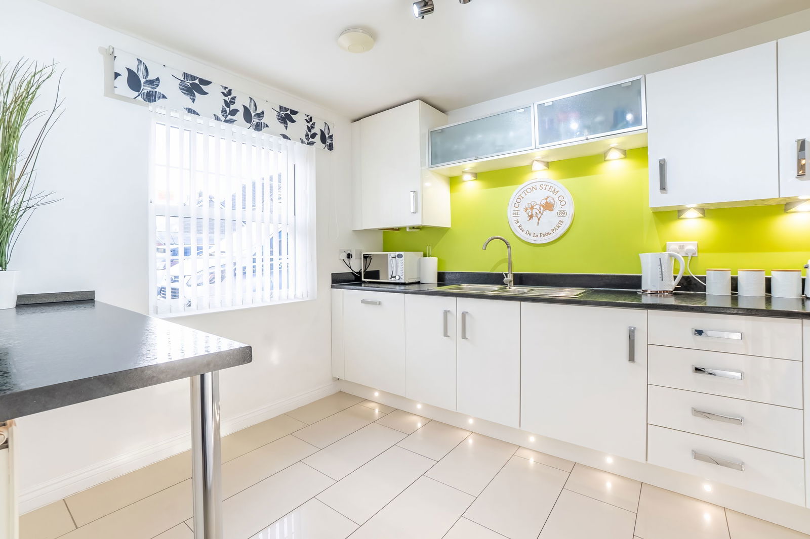 3 bed semi-detached house for sale in Ladybird Way, Bedford  - Property Image 6