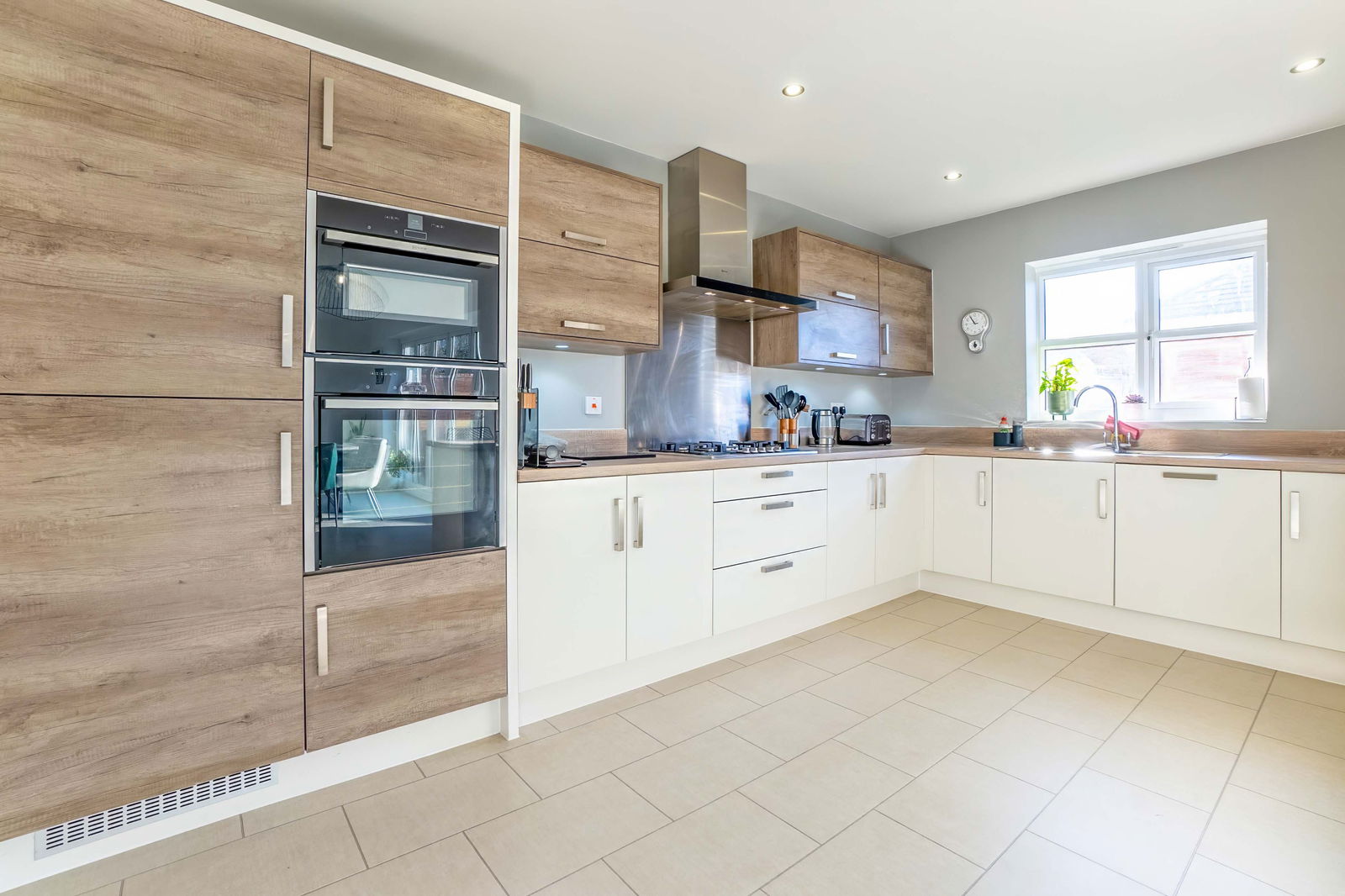 5 bed detached house for sale in Waterway Place, Bedford  - Property Image 4