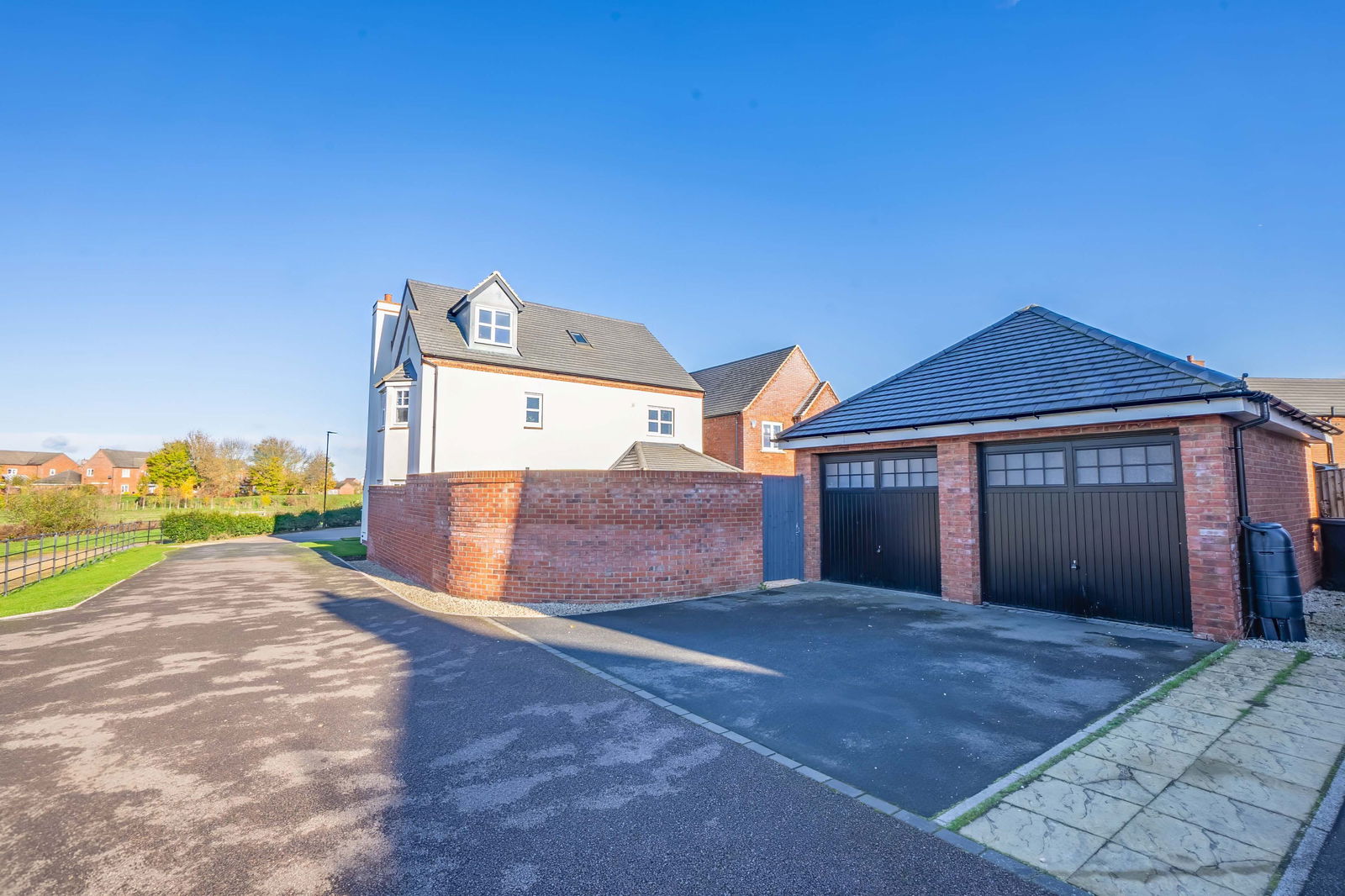 5 bed detached house for sale in Waterway Place, Bedford  - Property Image 37