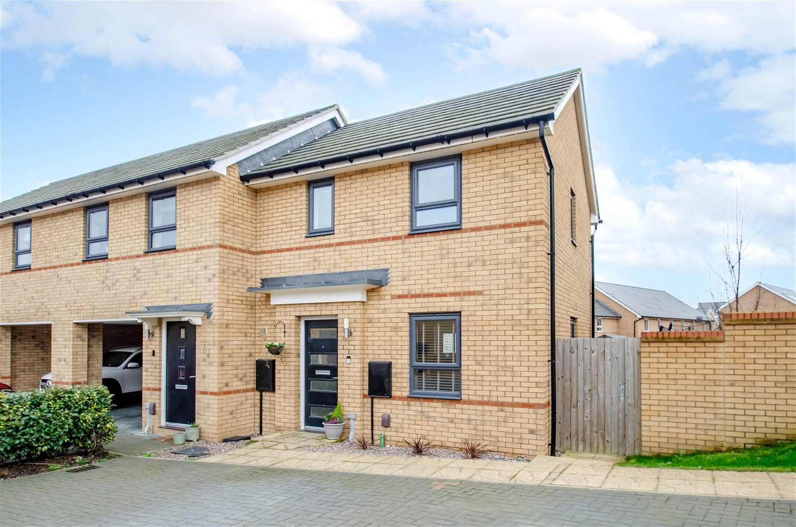 2 bed semidetached house for sale, Bedford, MK42 (ref 872611 Ginger