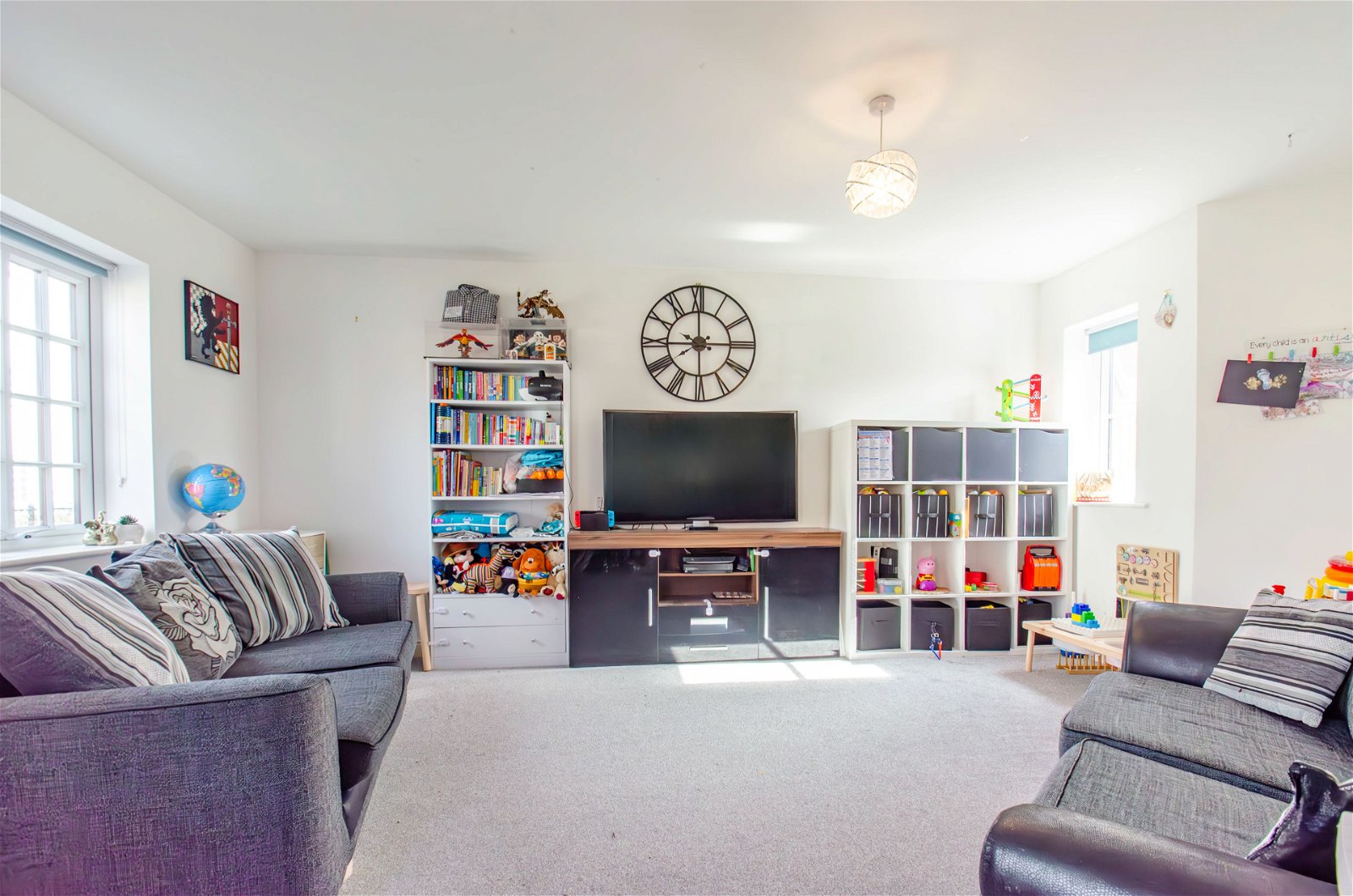 3 bed semi-detached house for sale in Oatlands Drive, Bedford  - Property Image 3