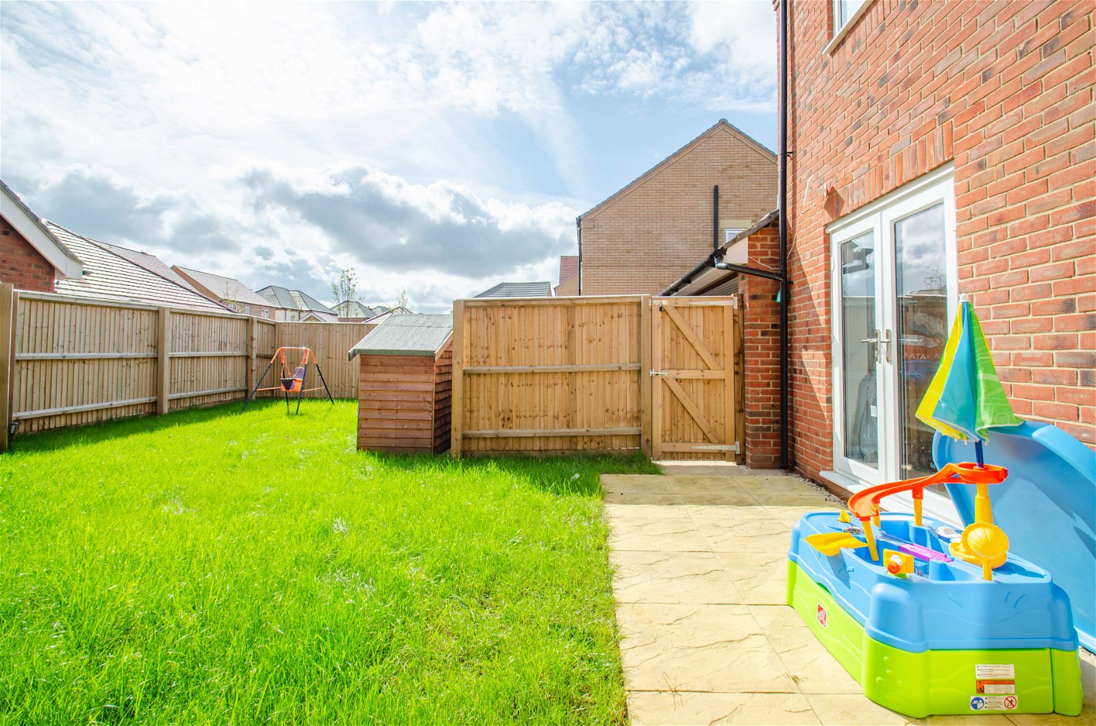 3 bed semi-detached house for sale in Oatlands Drive, Bedford  - Property Image 9