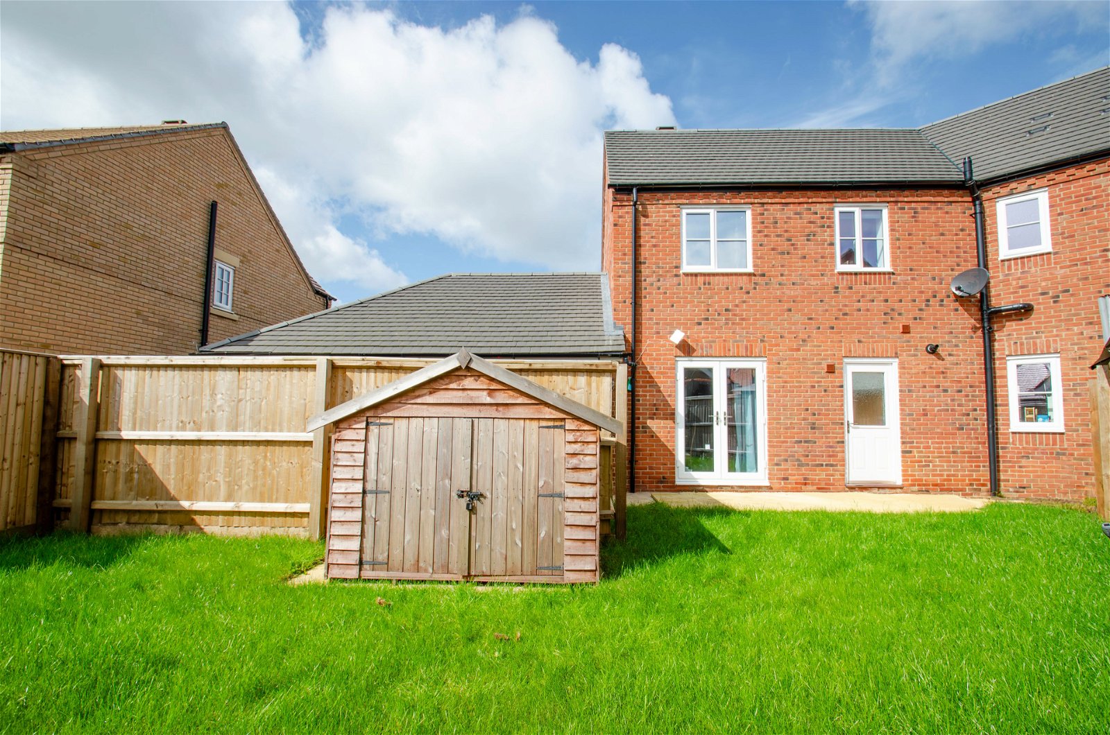 3 bed semi-detached house for sale in Oatlands Drive, Bedford  - Property Image 2