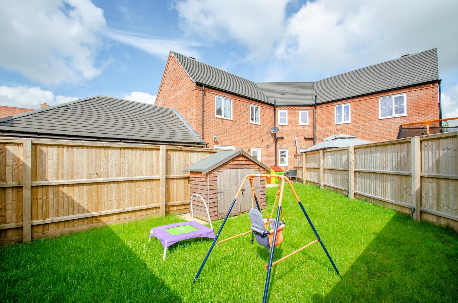 3 bed semi-detached house for sale in Oatlands Drive, Bedford  - Property Image 10