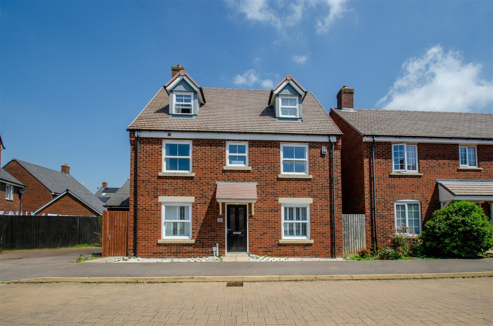 5 bed detached house for sale in Avocet Road, Bedford  - Property Image 25