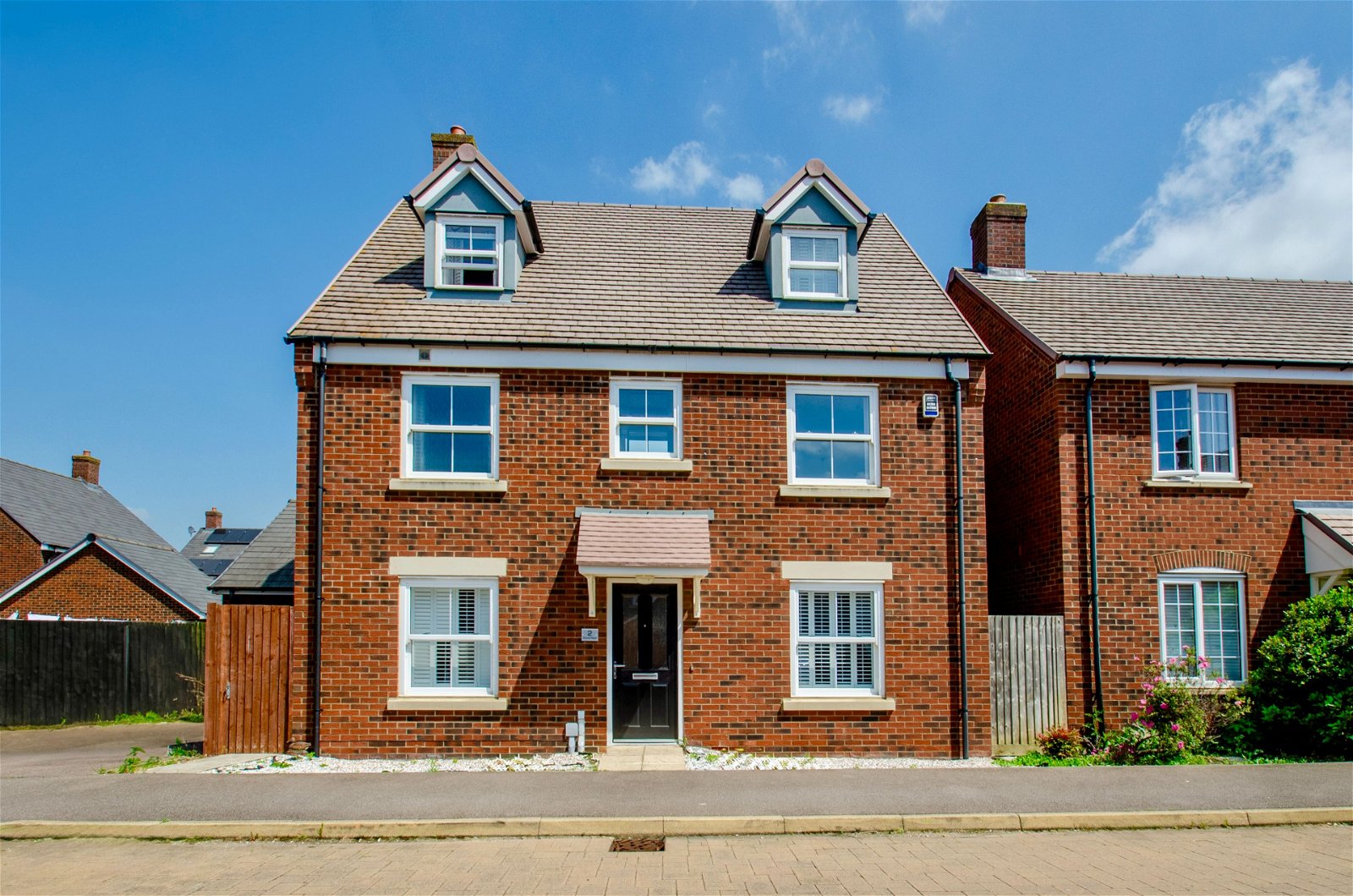 5 bed detached house for sale in Avocet Road, Bedford  - Property Image 2