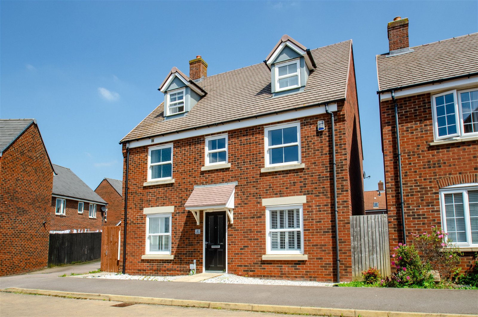 5 bed detached house for sale in Avocet Road, Bedford  - Property Image 26