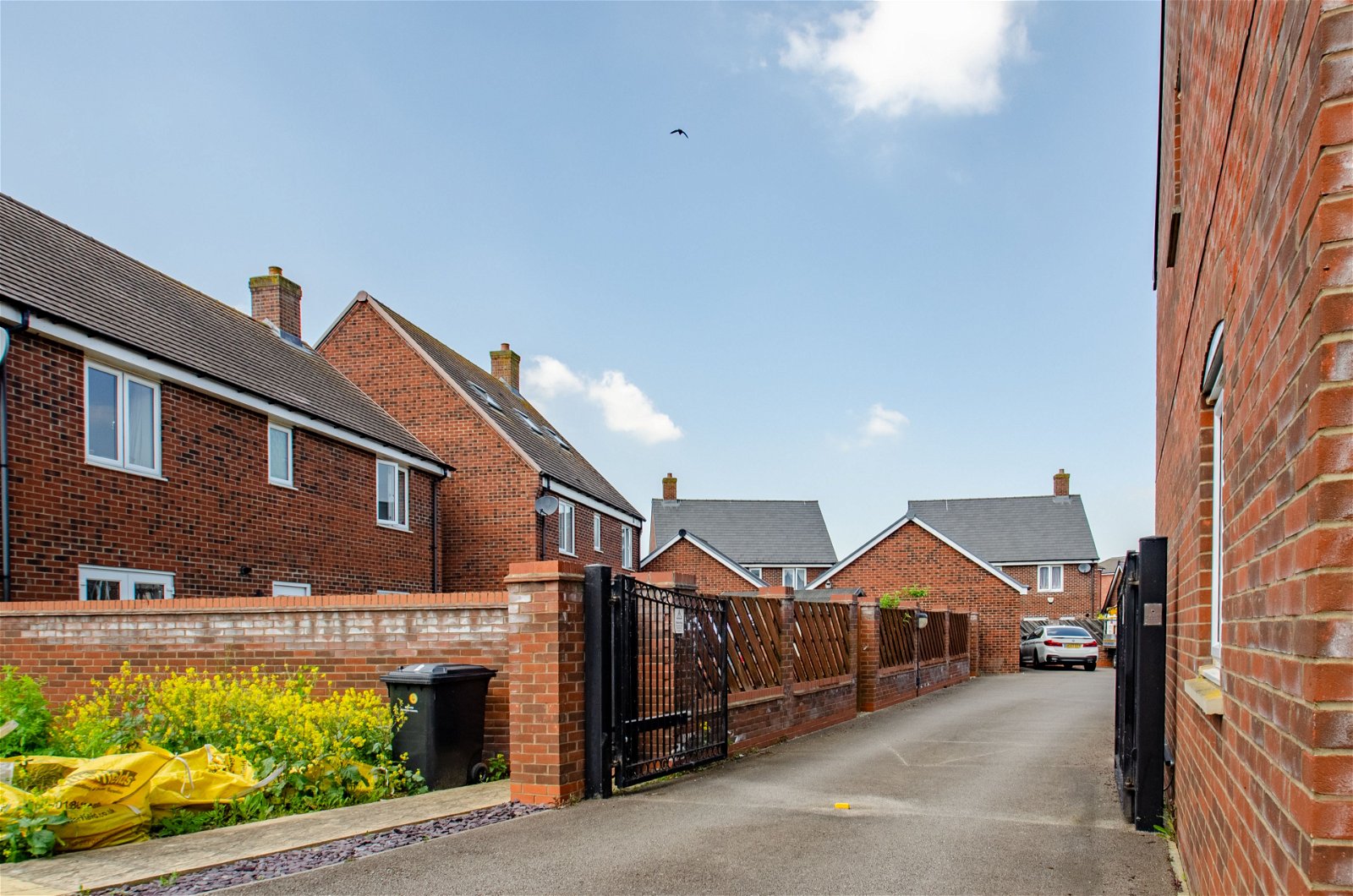 5 bed detached house for sale in Avocet Road, Bedford  - Property Image 27