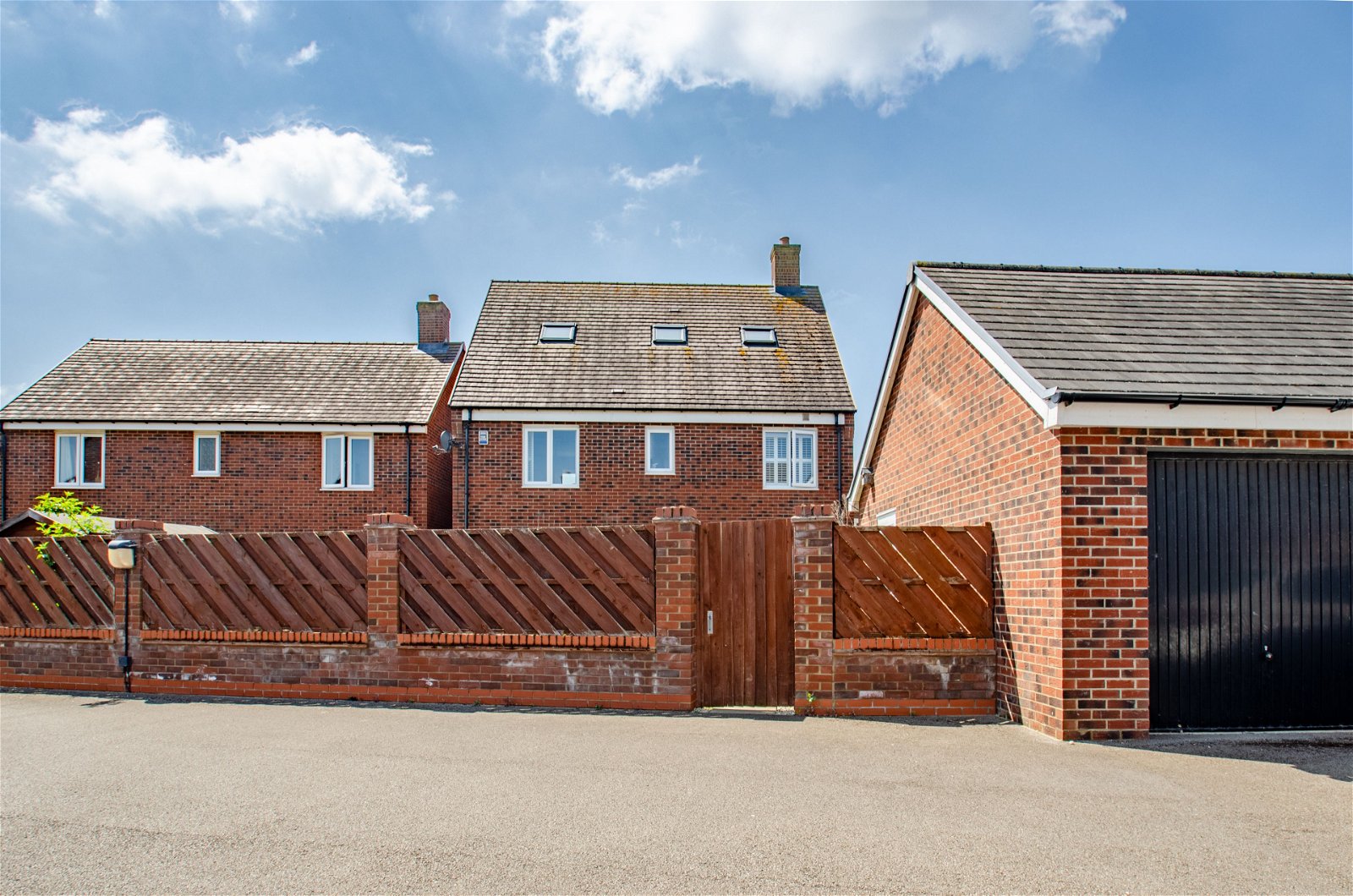 5 bed detached house for sale in Avocet Road, Bedford  - Property Image 29