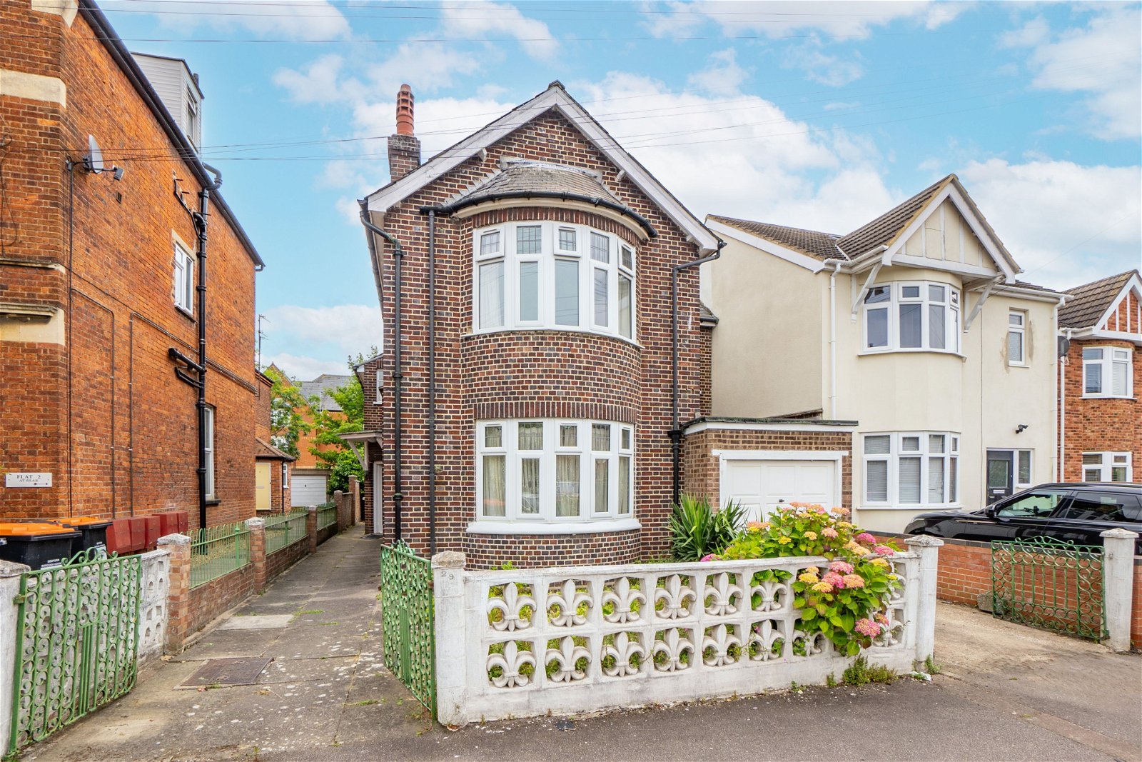 4 bed semi-detached house for sale in Cutcliffe Grove, Bedford  - Property Image 1