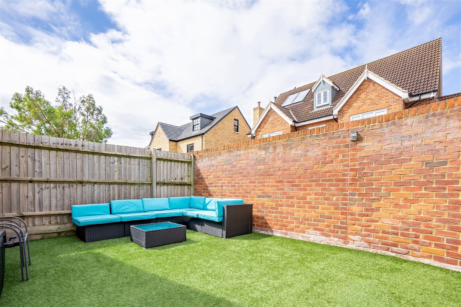 3 bed detached house for sale in Falcon Field, Bedford  - Property Image 3