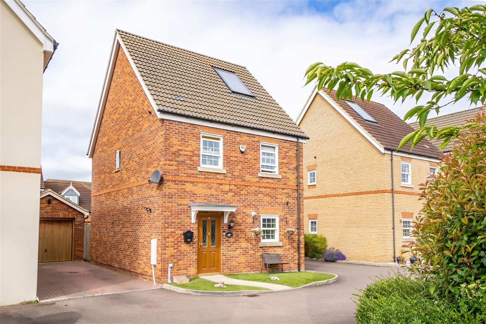 3 bed detached house for sale in Falcon Field, Bedford  - Property Image 1