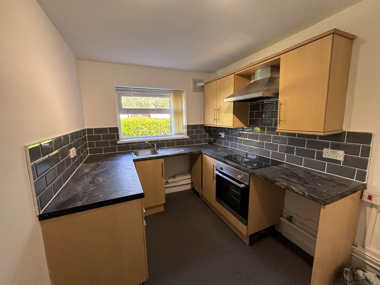 1 bed flat to rent in Abbey Mansions, Silverbirch road  - Property Image 2