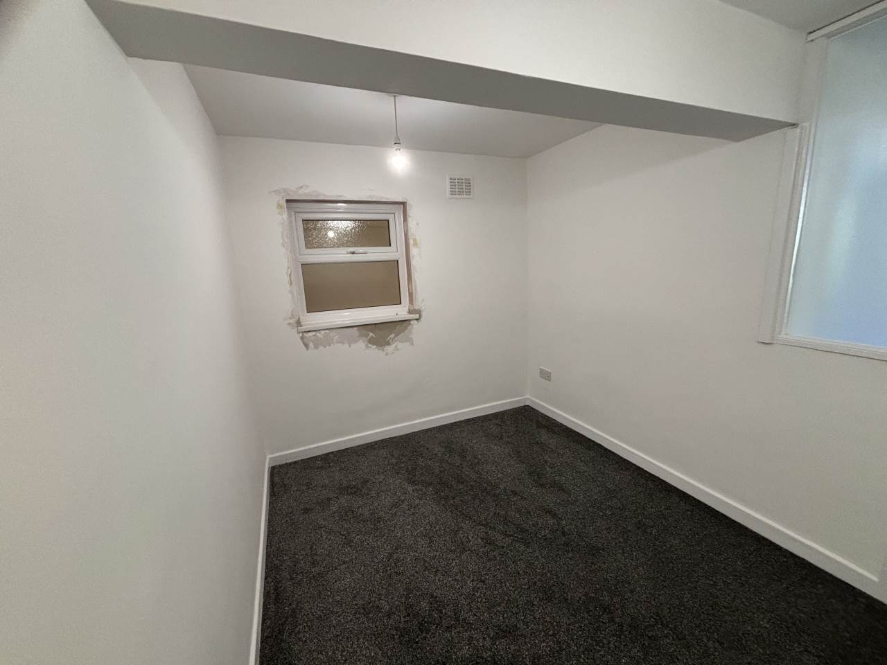 1 bed flat to rent in Abbey Mansions, Silverbirch road  - Property Image 4