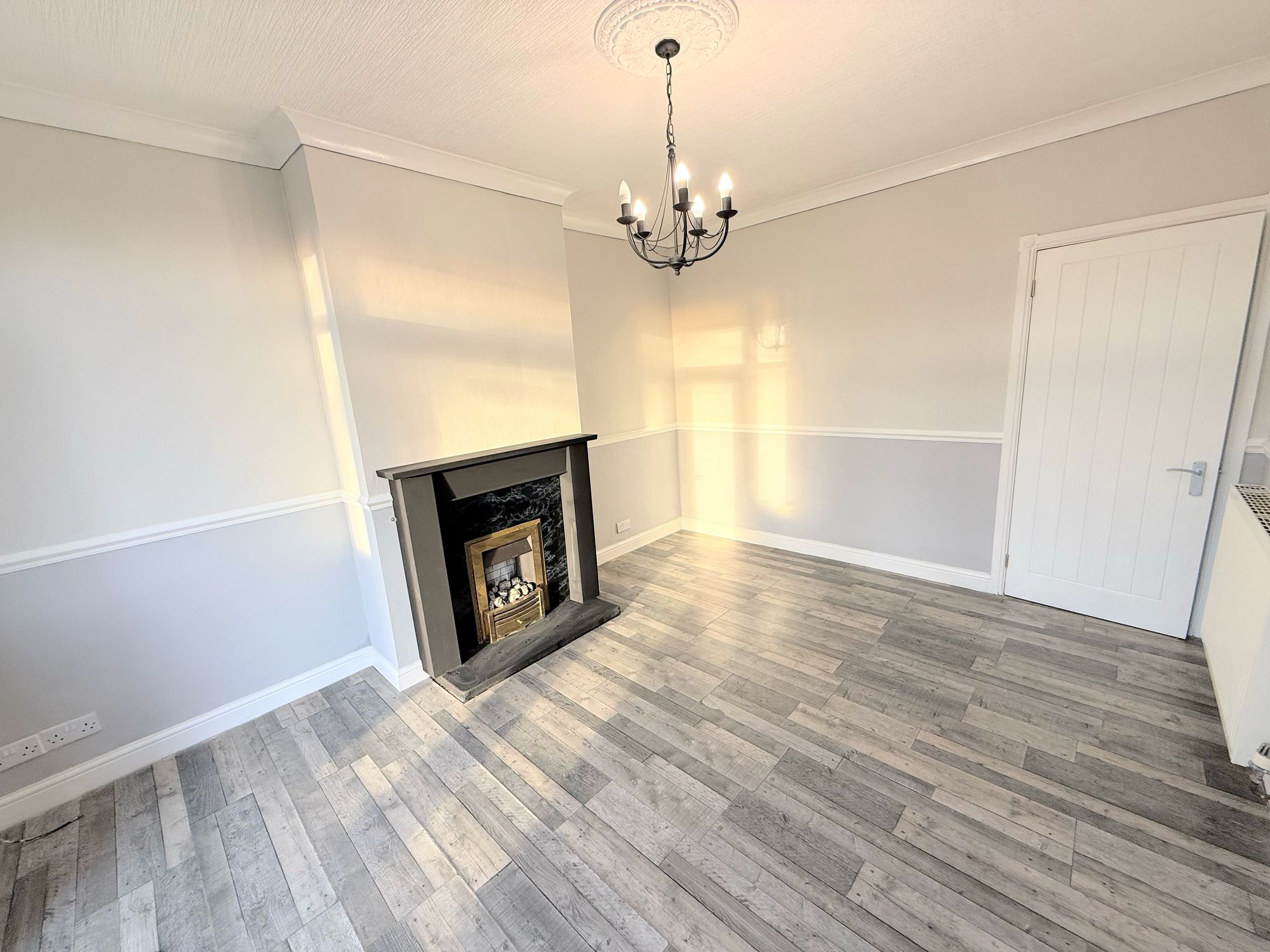 2 bed end of terrace house for sale in Woodlands Mount, Halifax 5