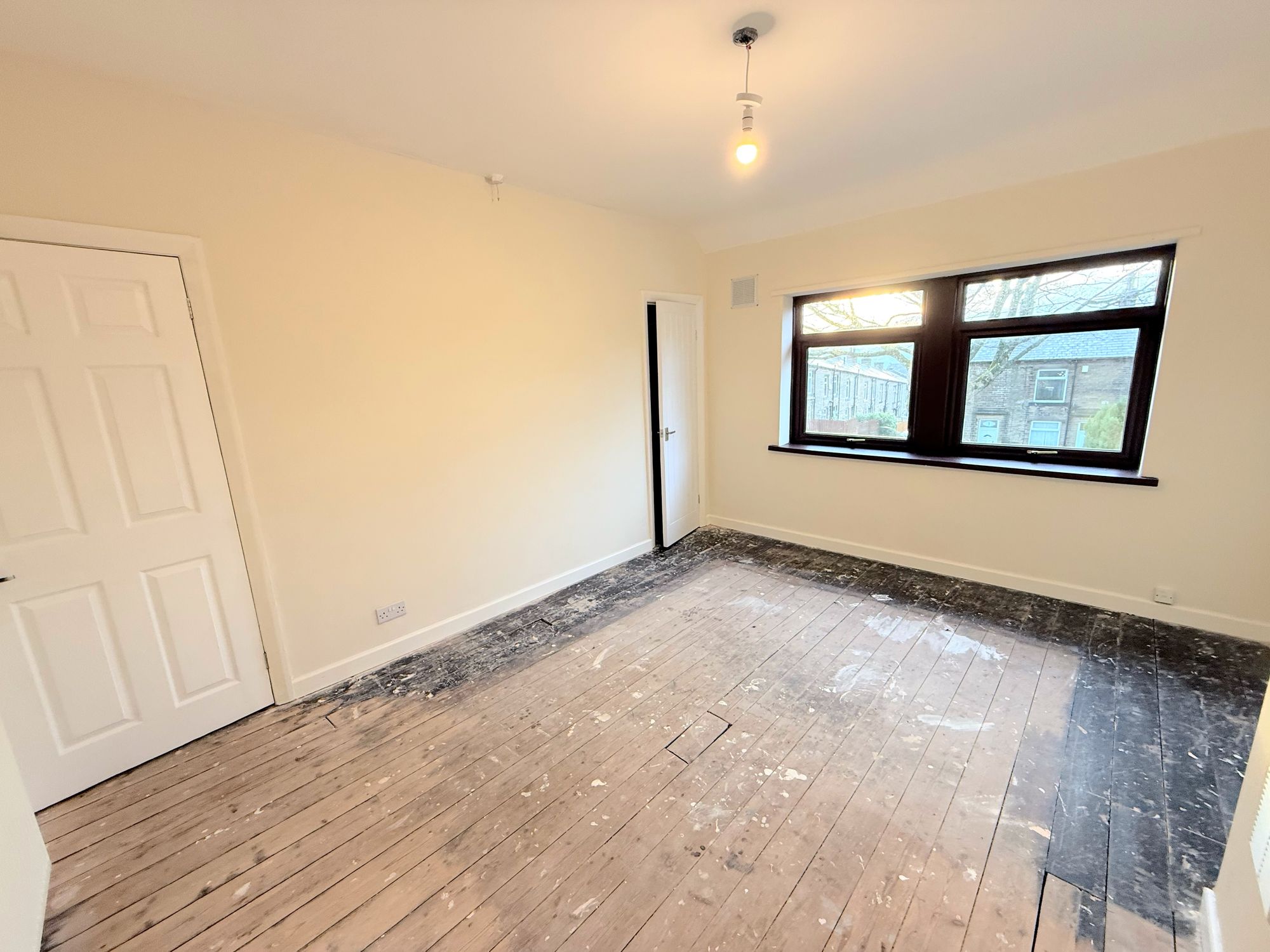 2 bed end of terrace house for sale in Woodlands Mount, Halifax  - Property Image 11