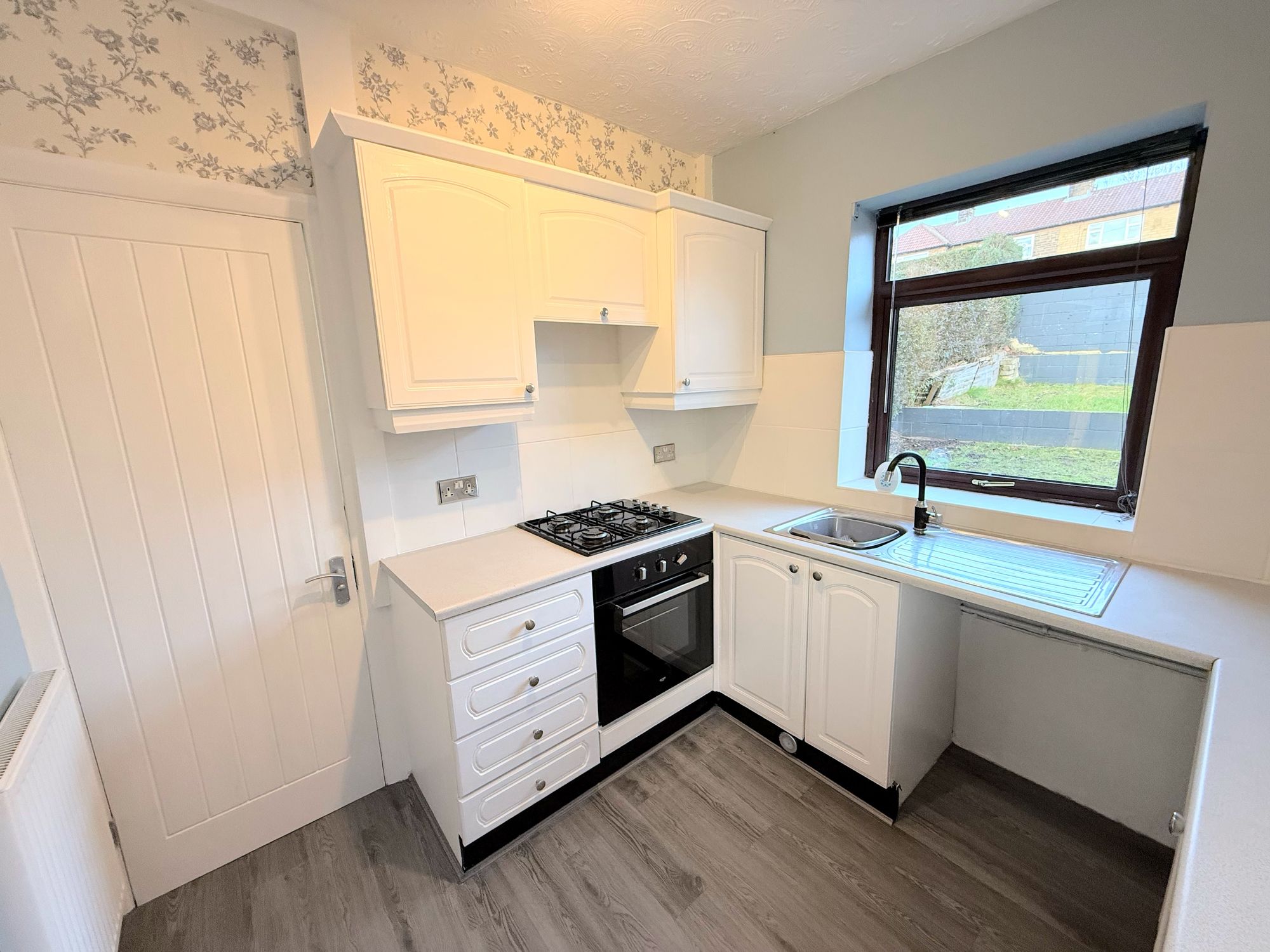 2 bed end of terrace house for sale in Woodlands Mount, Halifax  - Property Image 8