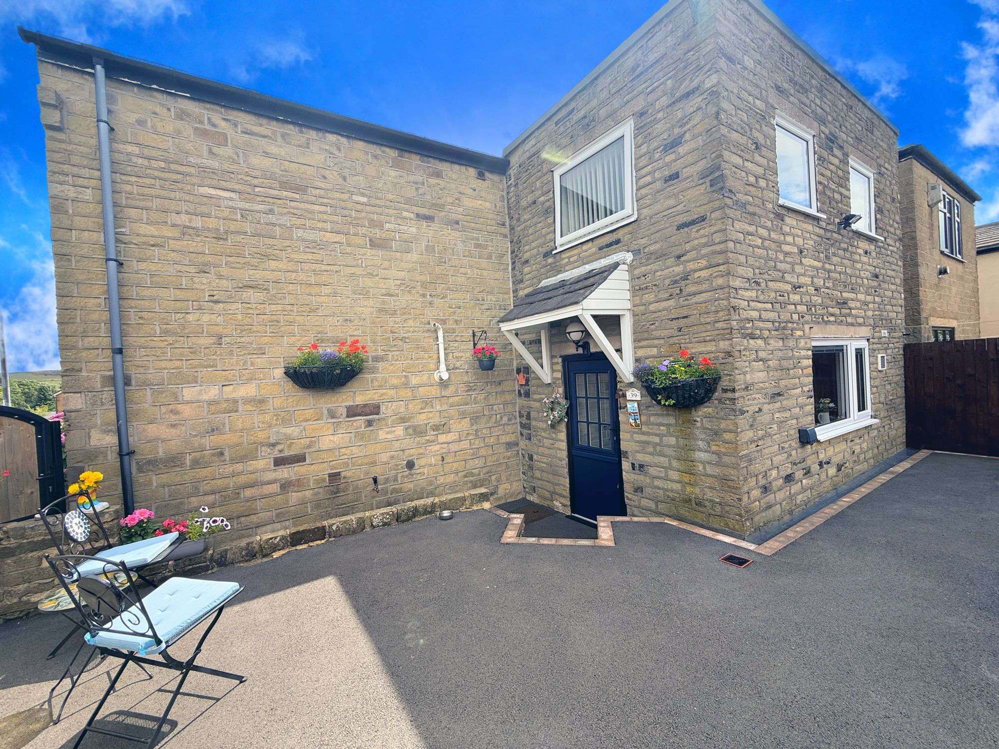4 bed end of terrace house for sale in Moor Bottom Road, Halifax  - Property Image 4