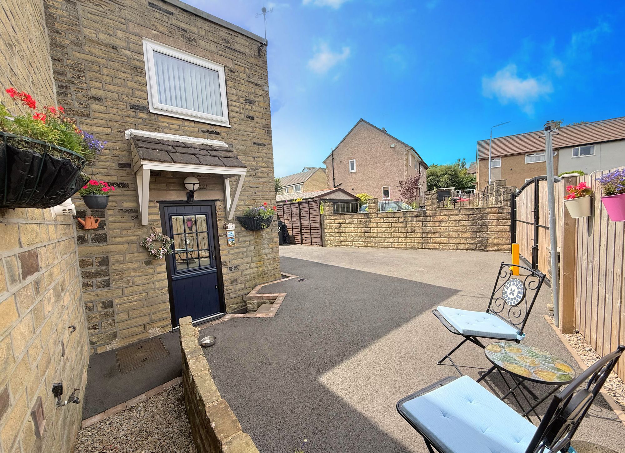 4 bed end of terrace house for sale in Moor Bottom Road, Halifax  - Property Image 3
