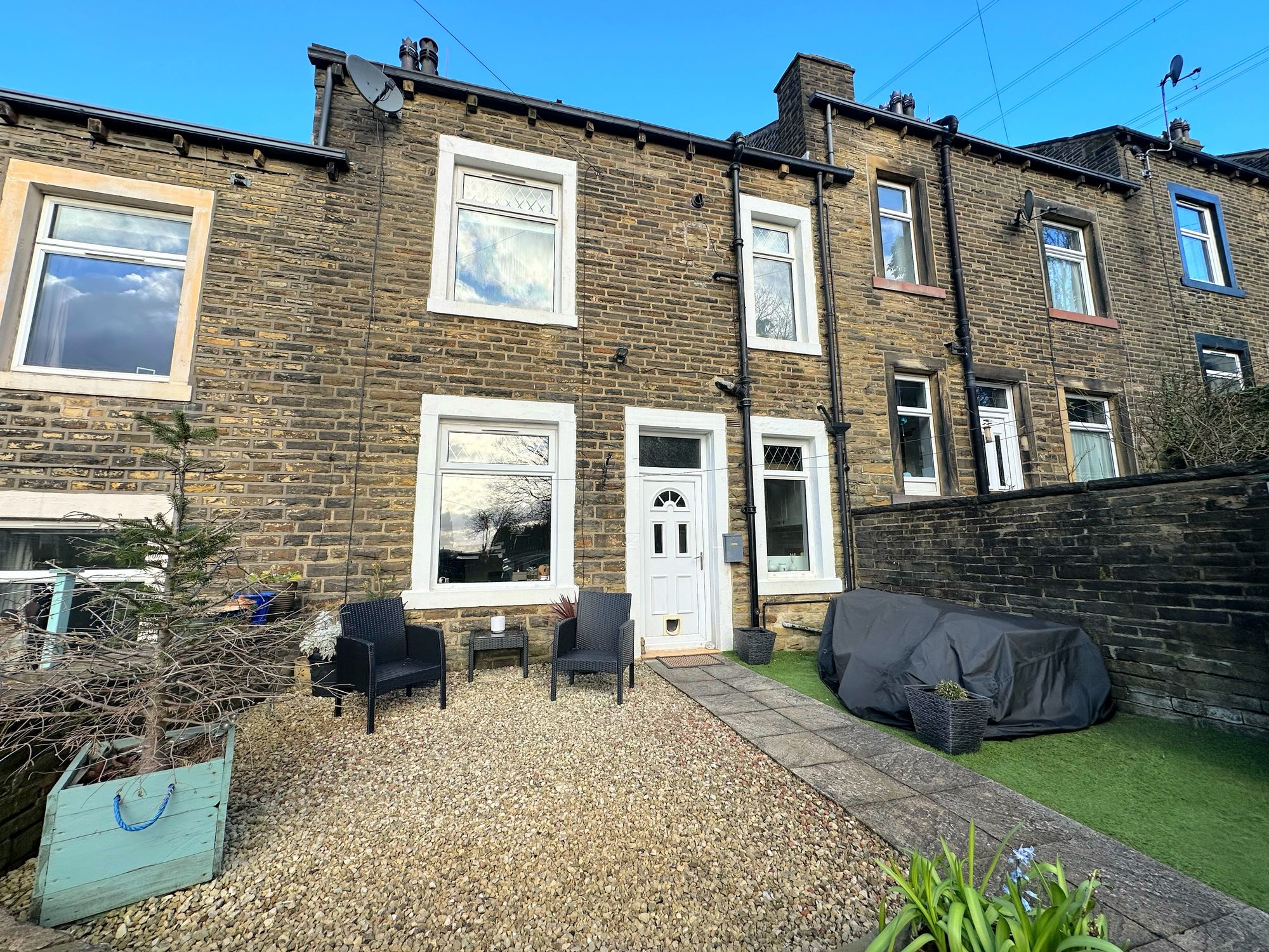 2 bed mid-terraced house for sale in Kimberley Place, Halifax  - Property Image 1