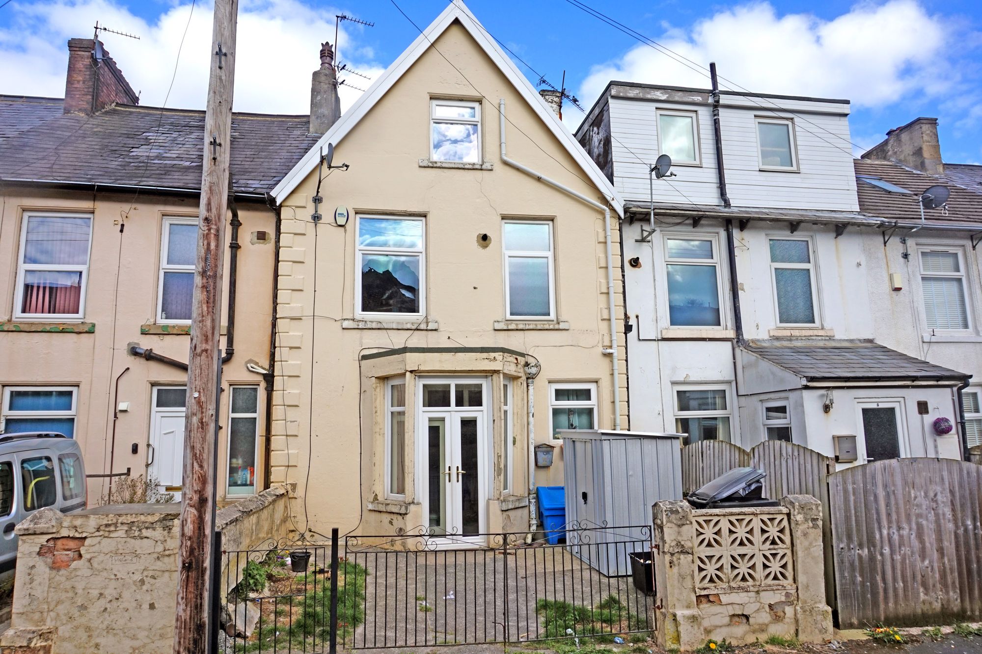 3 bed mid-terraced house to rent in Woodville Street, Halifax, HX3