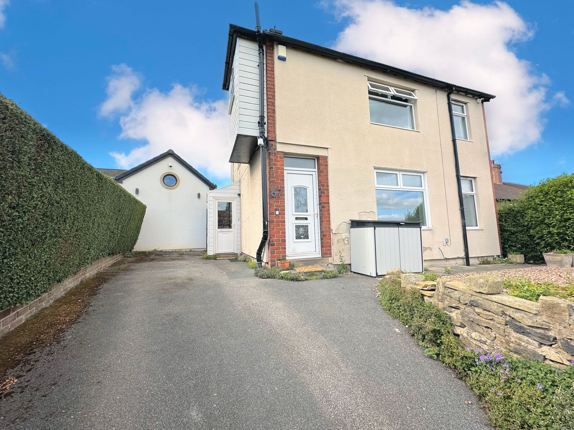 3 bed detached house for sale in Dudwell Lane, Halifax - Property Image 1