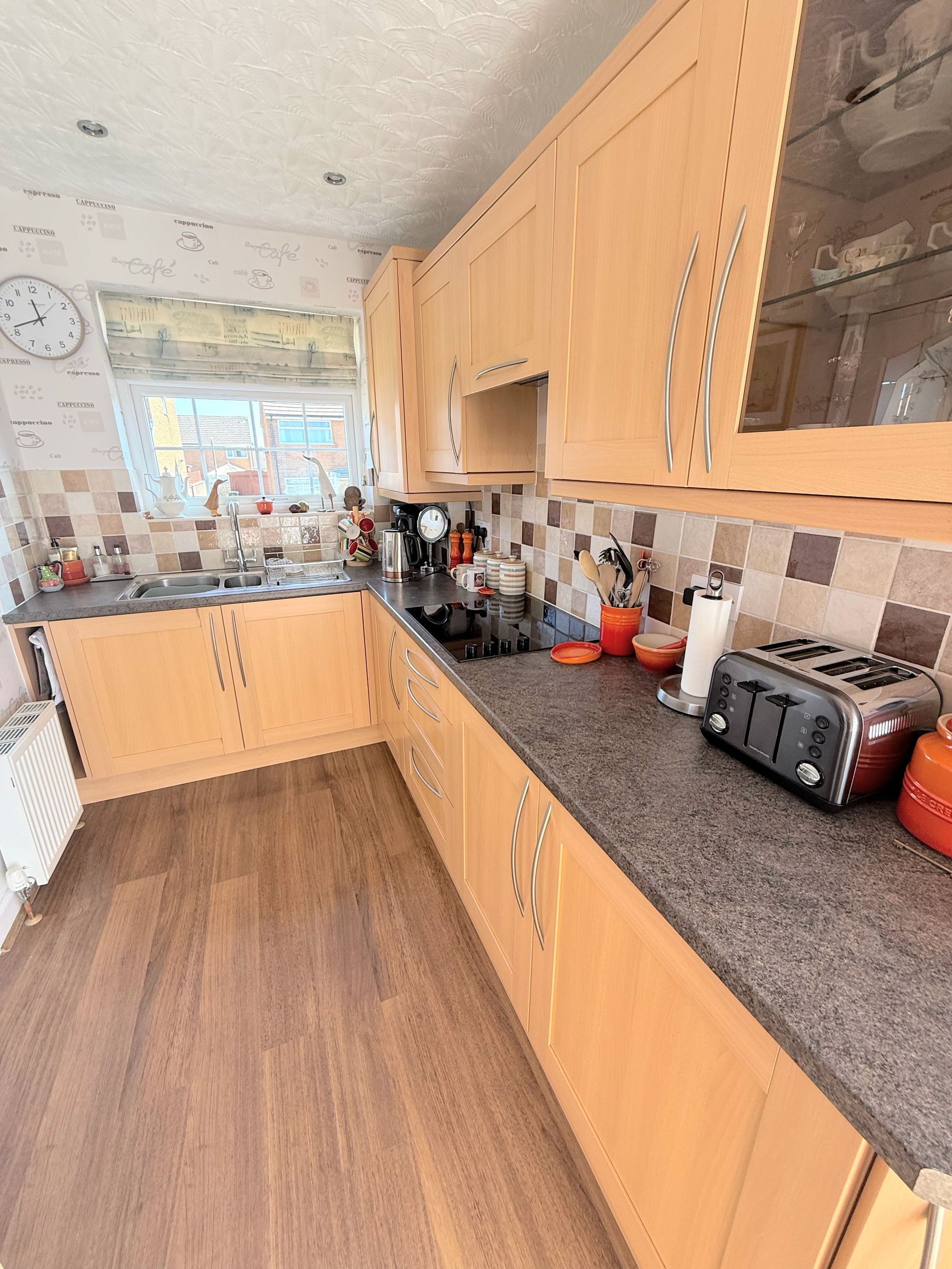 2 bed semi-detached bungalow for sale in Belgrave Gardens, Halifax  - Property Image 3