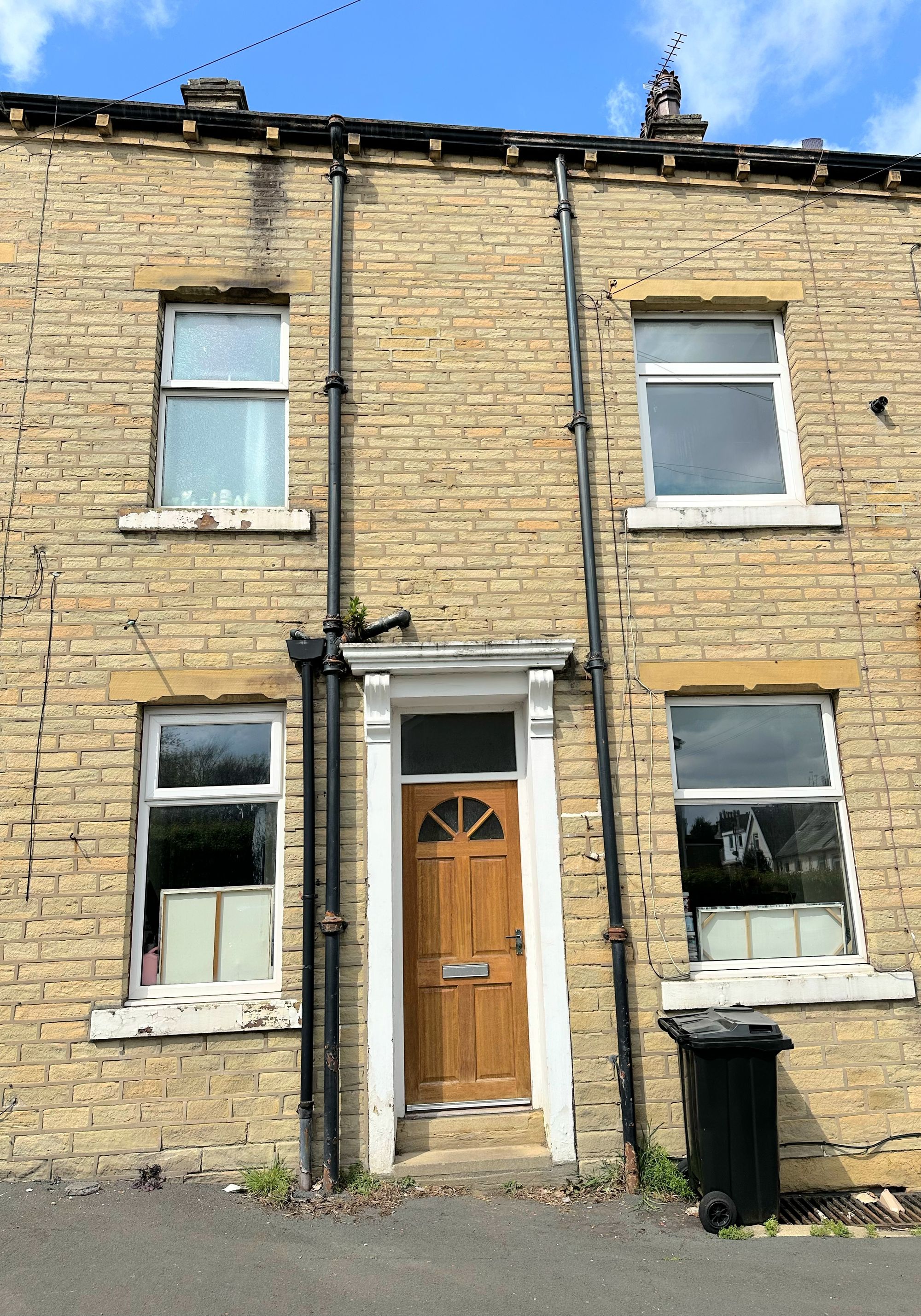 2 bed mid-terraced house for sale in East Park Road, Halifax  - Property Image 1