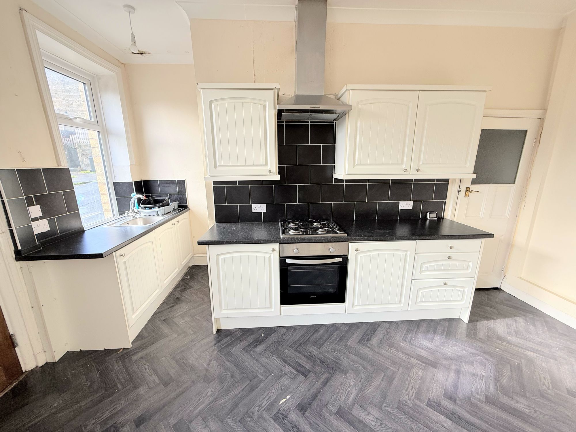 2 bed mid-terraced house for sale in East Park Road, Halifax  - Property Image 5