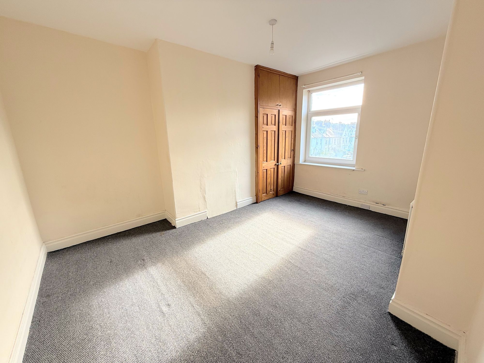 2 bed mid-terraced house for sale in East Park Road, Halifax 5